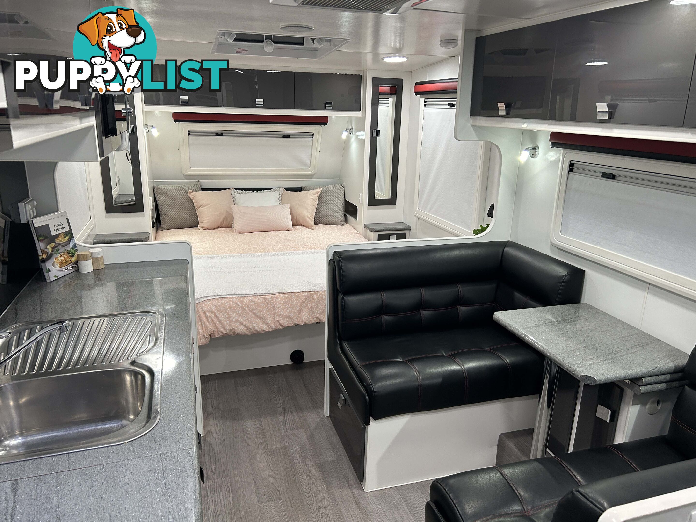 2017 PARAMOUNT COMMANDER XT 21Â RD CARAVAN