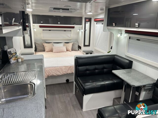 2017 PARAMOUNT COMMANDER XT 21Â RD CARAVAN