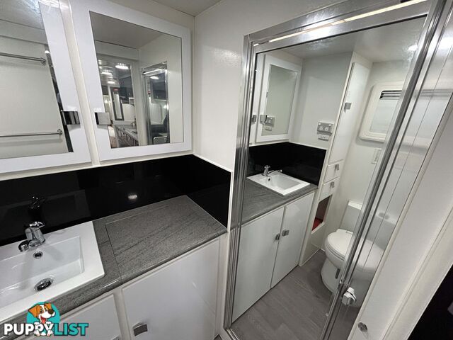2017 PARAMOUNT COMMANDER XT 21Â RD CARAVAN