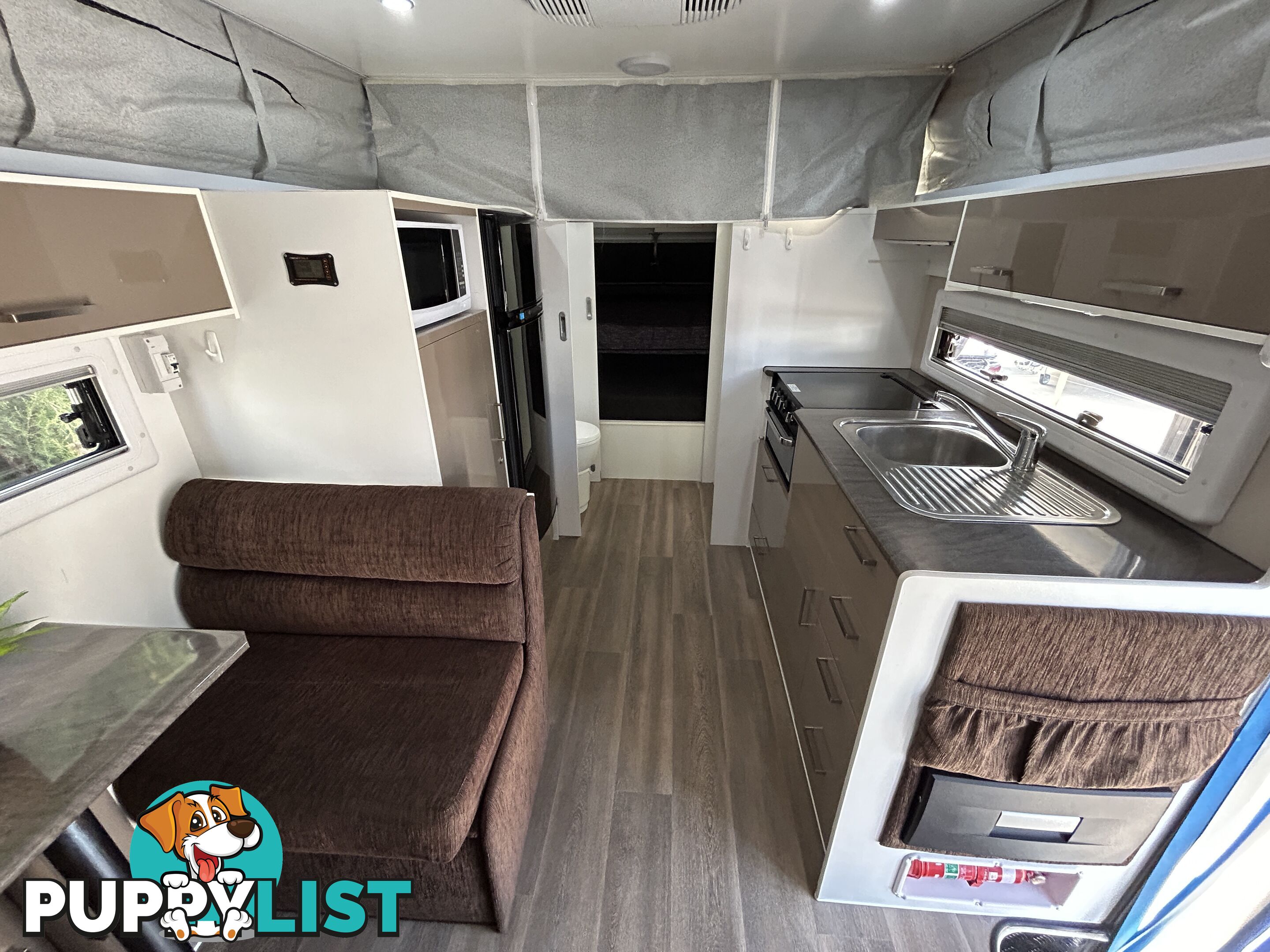 2017 TITAN BLACK HAWK 17Â6 CD POP TOP CARAVAN