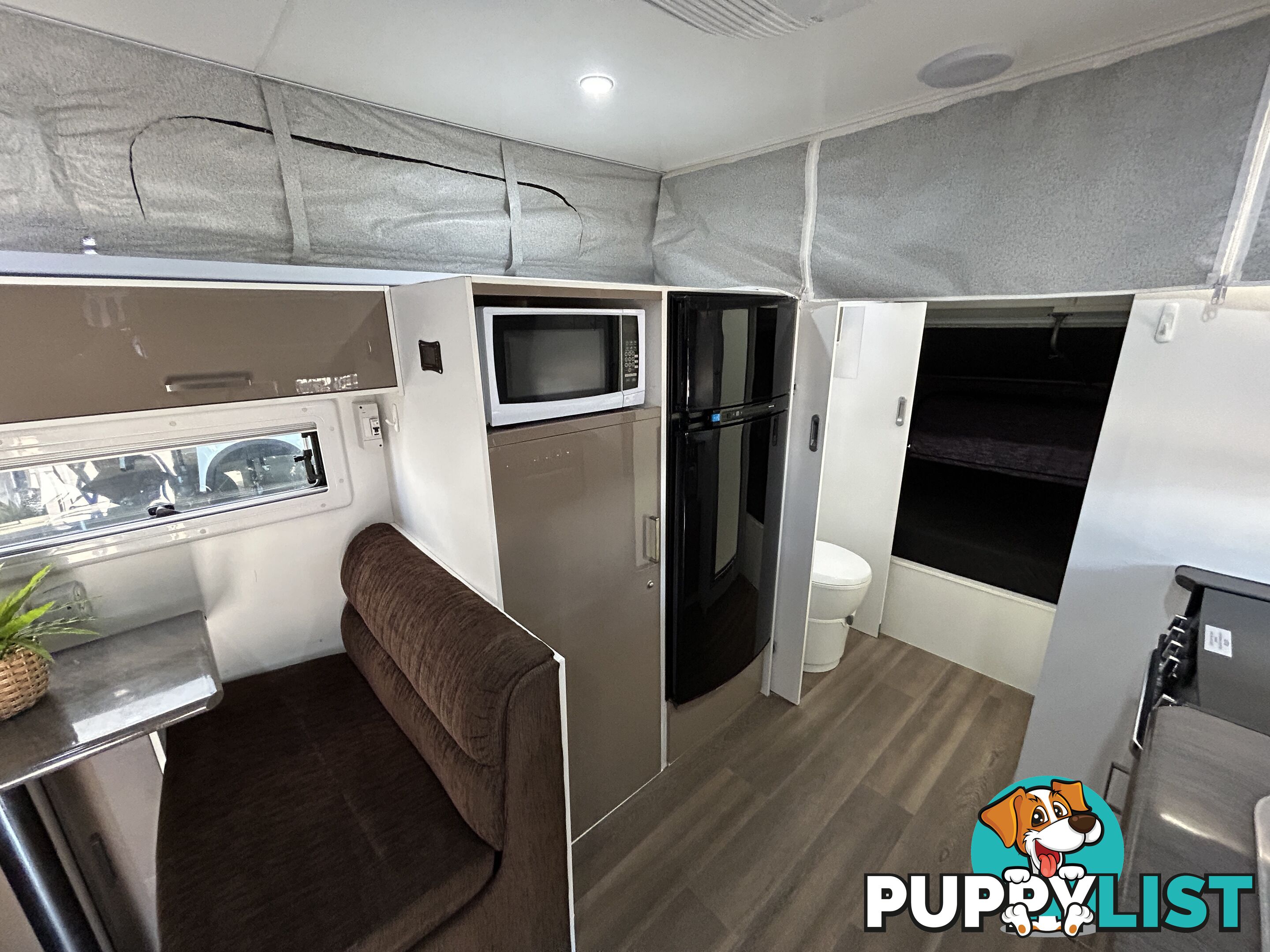 2017 TITAN BLACK HAWK 17Â6 CD POP TOP CARAVAN