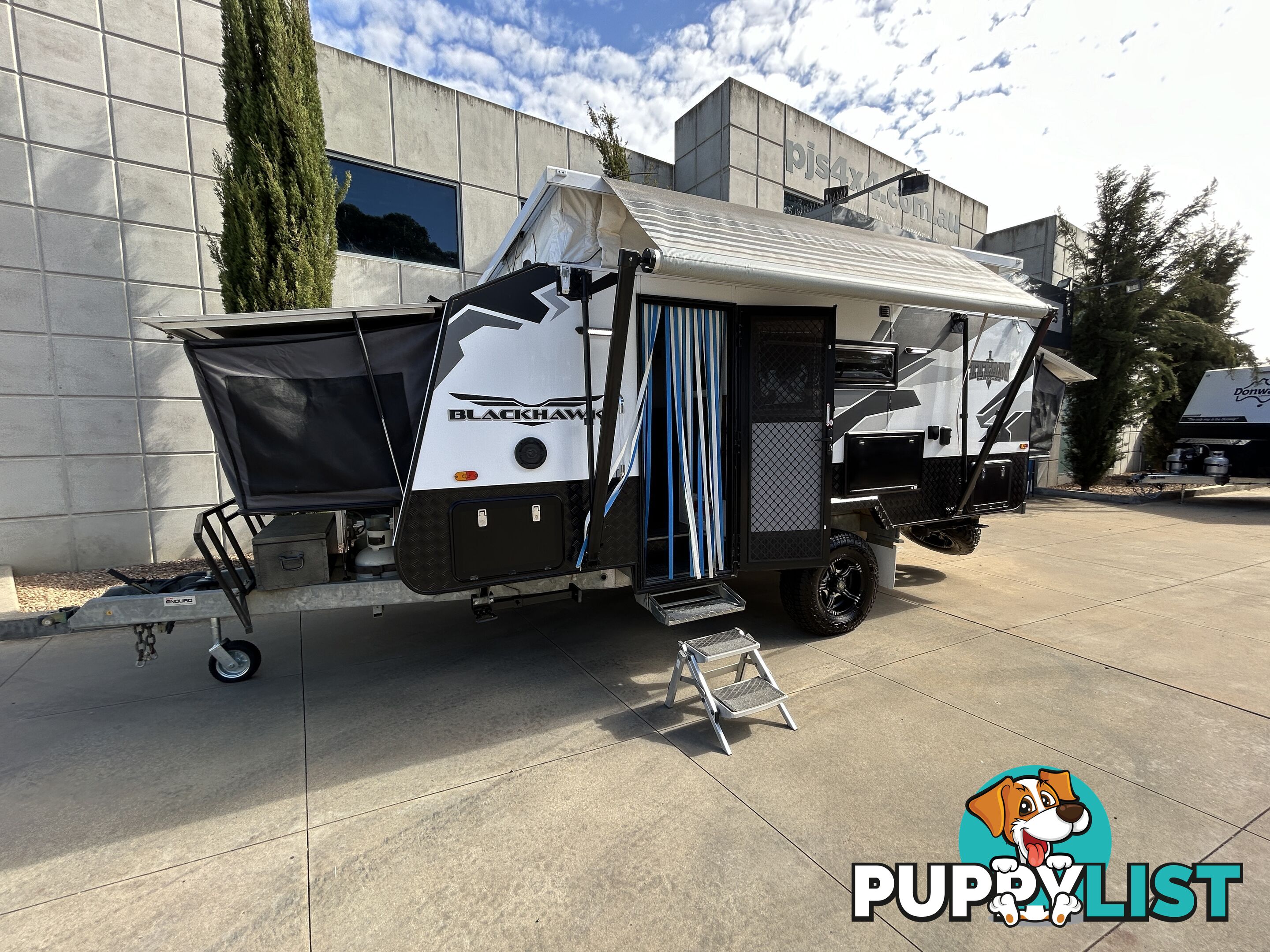 2017 TITAN BLACK HAWK 17Â6 CD POP TOP CARAVAN