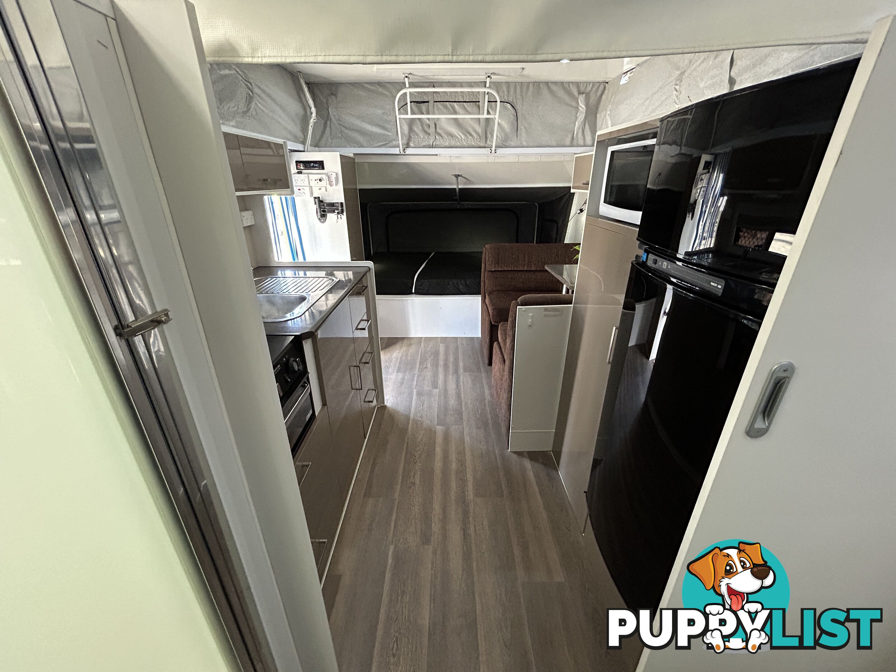 2017 TITAN BLACK HAWK 17Â6 CD POP TOP CARAVAN