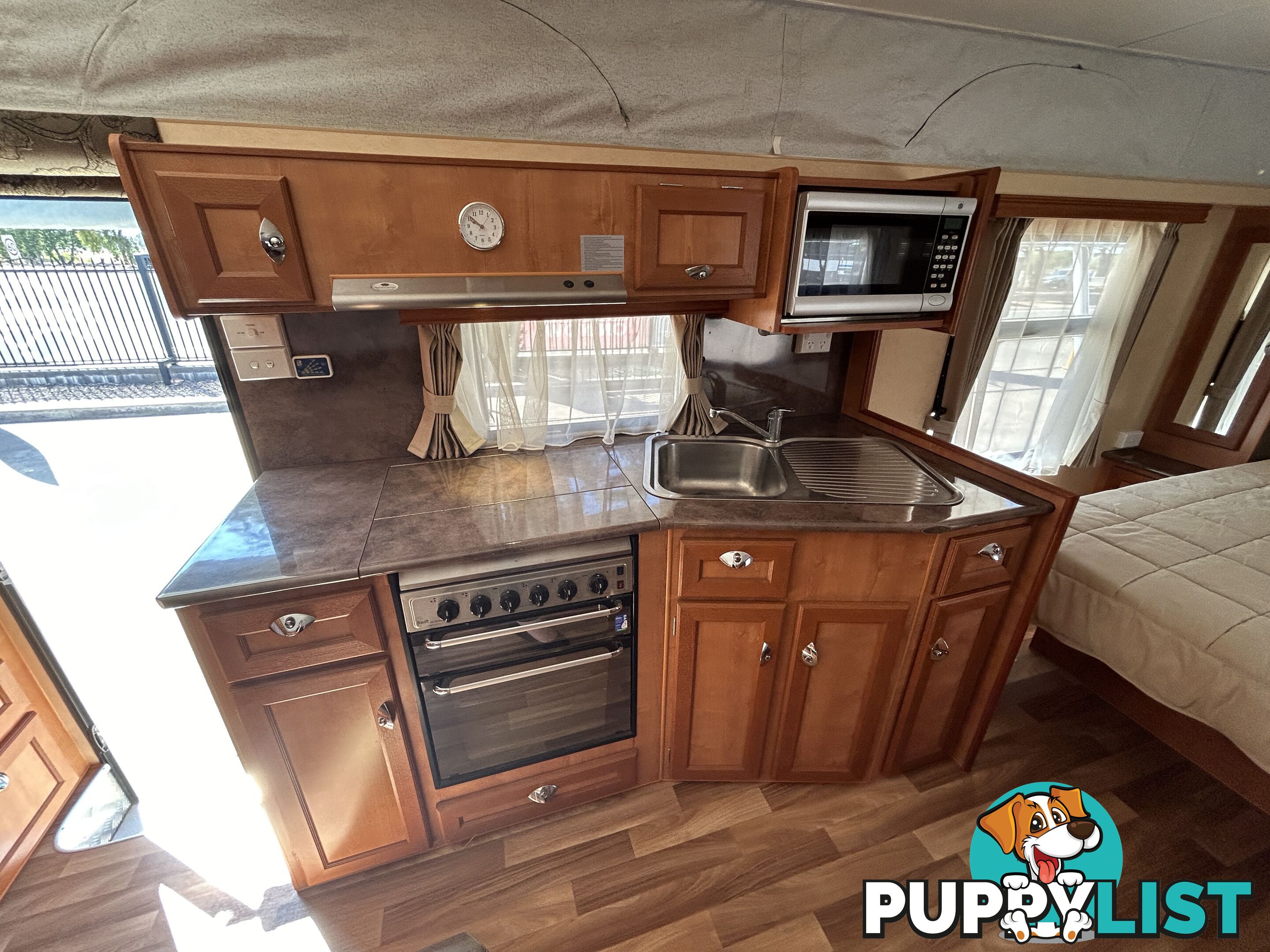 2011 MAJESTIC KNIGHT 19'6 RD POP TOP CARAVAN