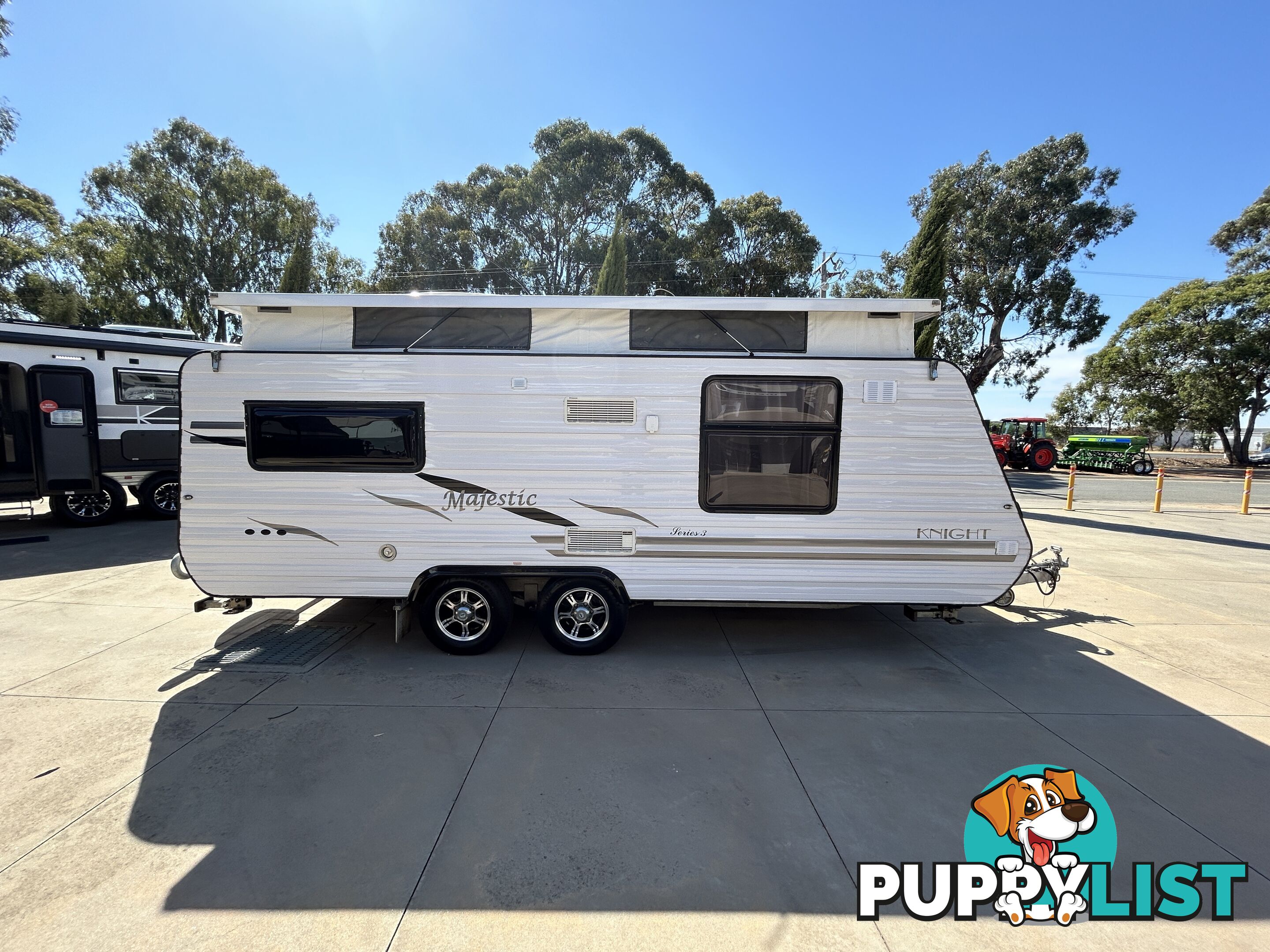 2011 MAJESTIC KNIGHT 19'6 RD POP TOP CARAVAN