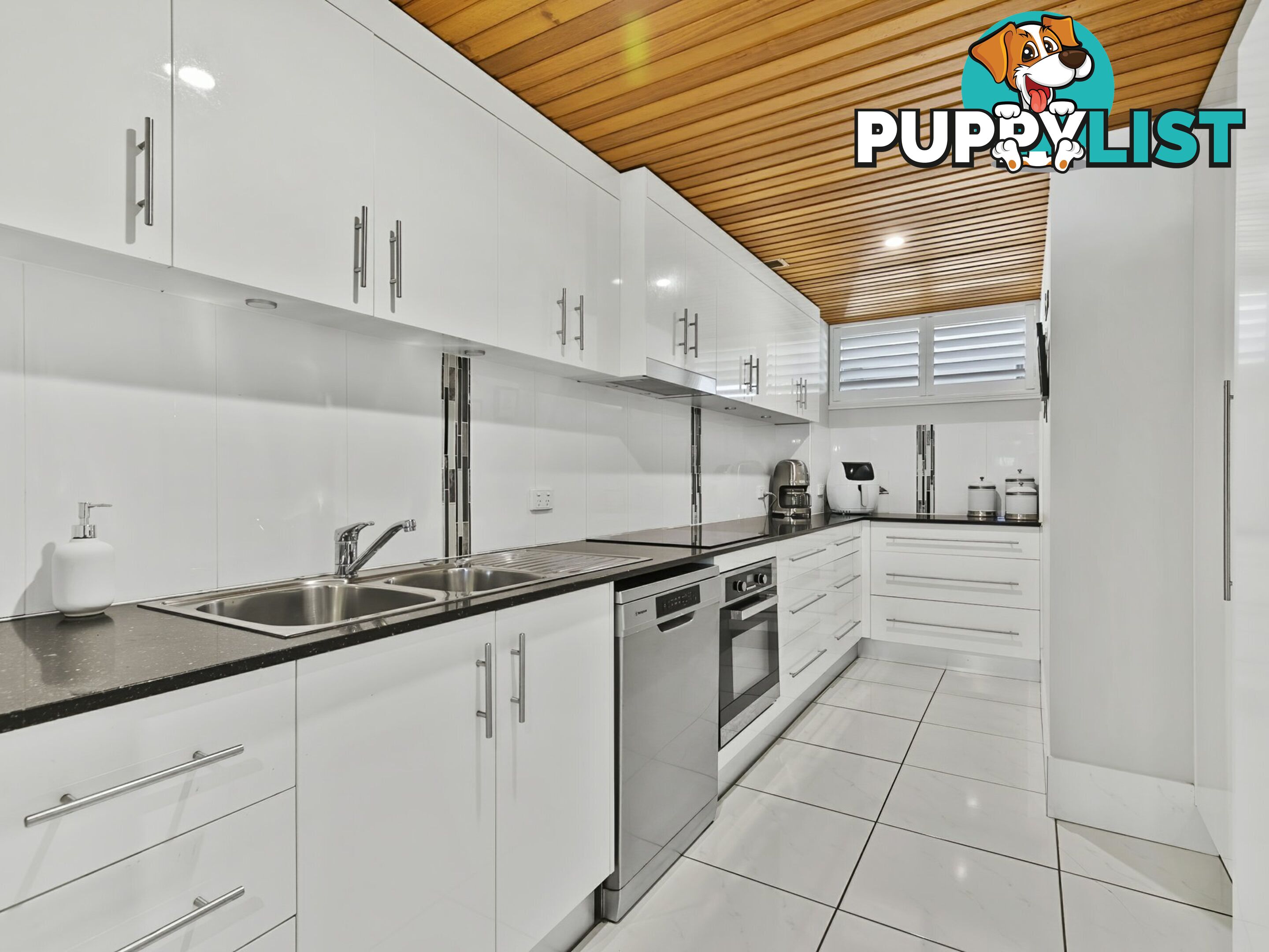 2/9-11 Spinnaker Drive SANDSTONE POINT QLD 4511