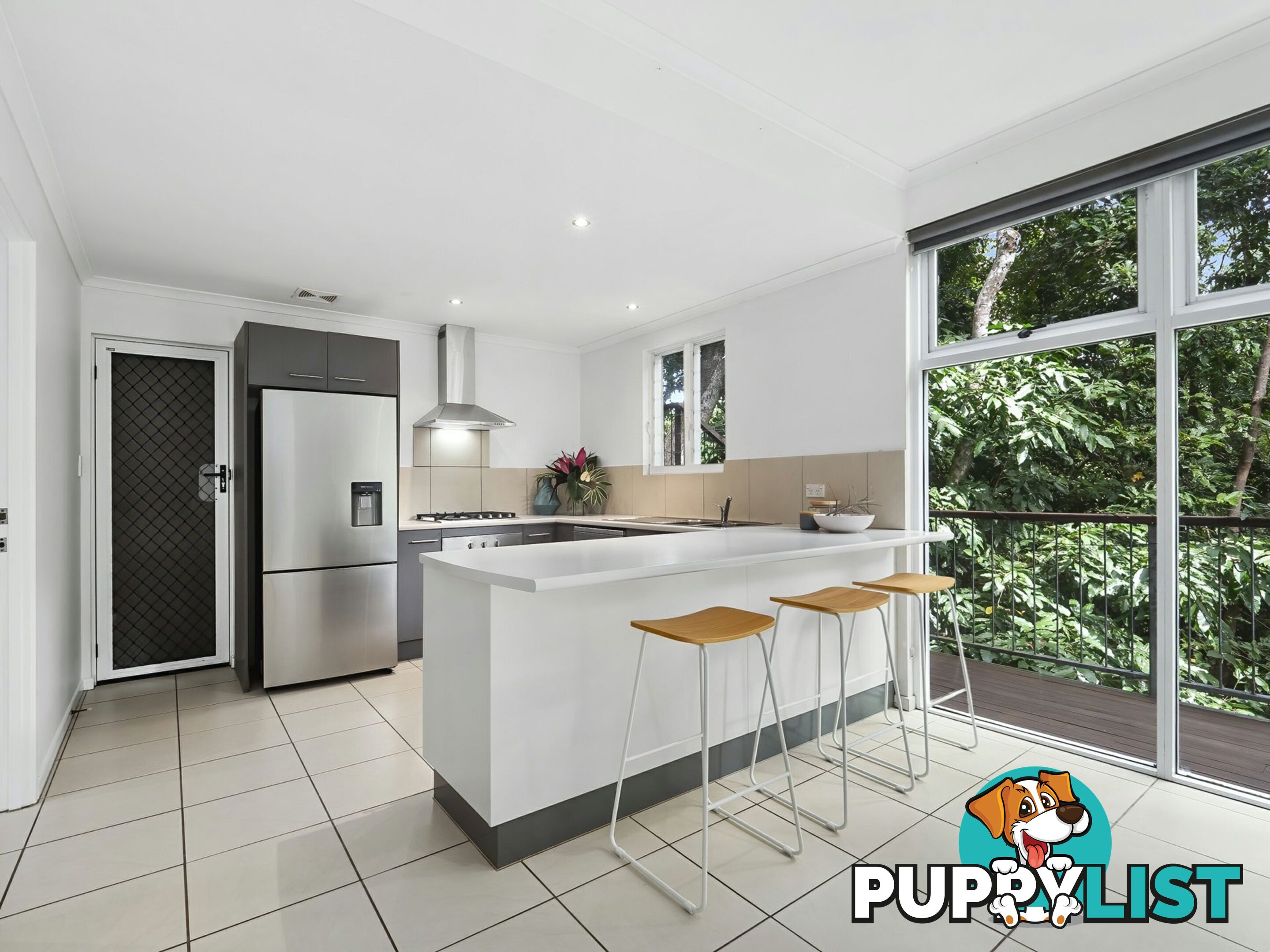 15 Dowsett Close YORKEYS KNOB QLD 4878