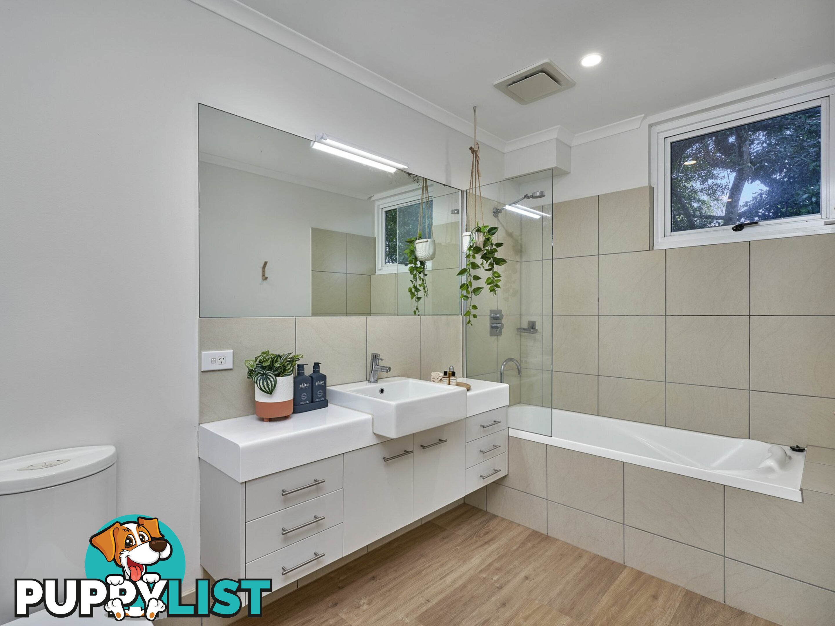 15 Dowsett Close YORKEYS KNOB QLD 4878
