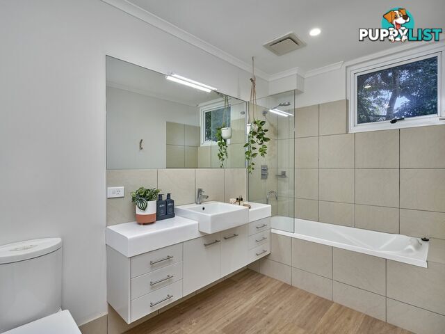 15 Dowsett Close YORKEYS KNOB QLD 4878