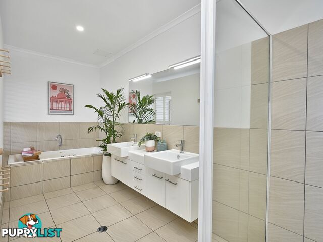 15 Dowsett Close YORKEYS KNOB QLD 4878