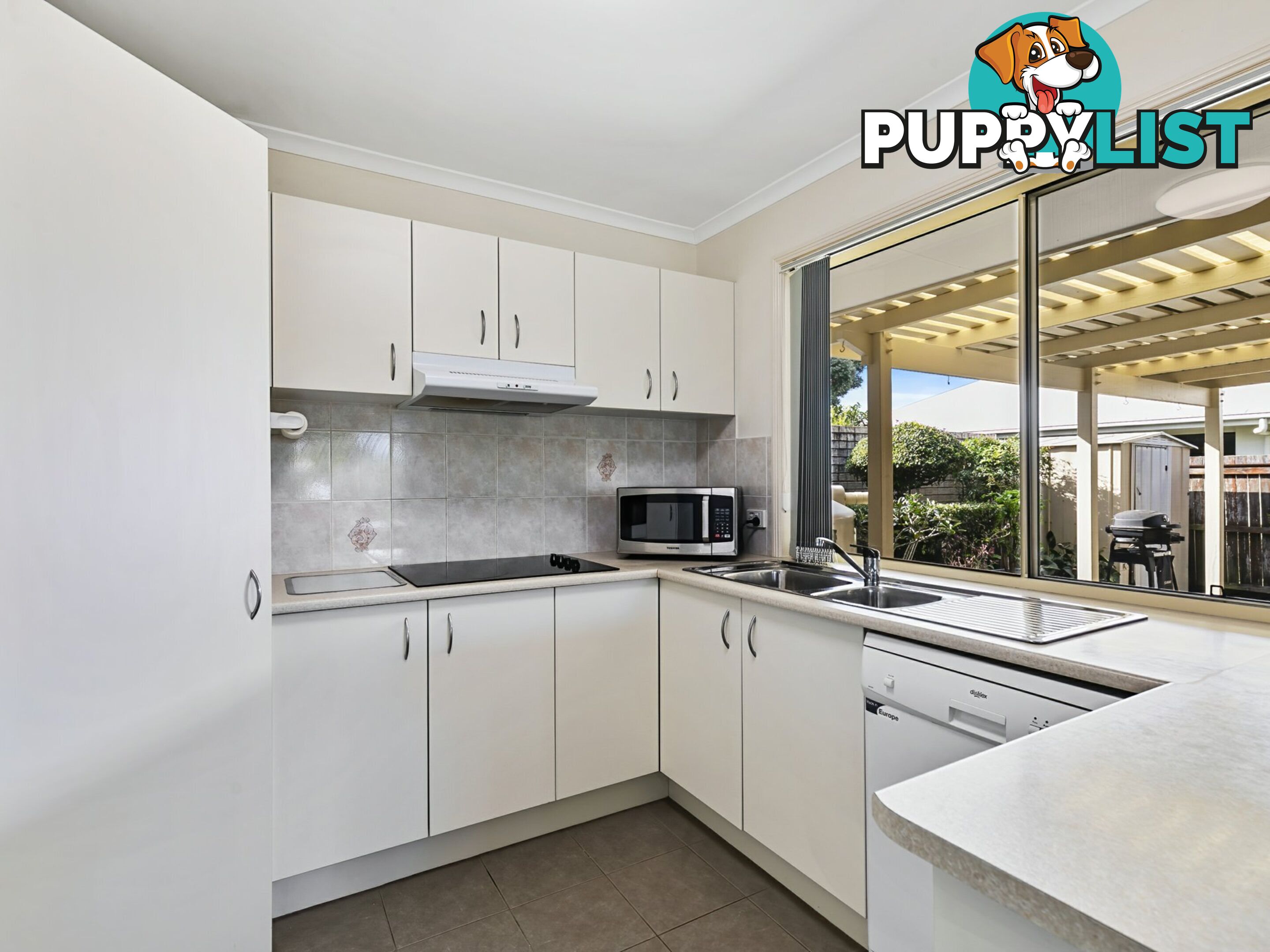 1/5 Carl Court BANKSIA BEACH QLD 4507
