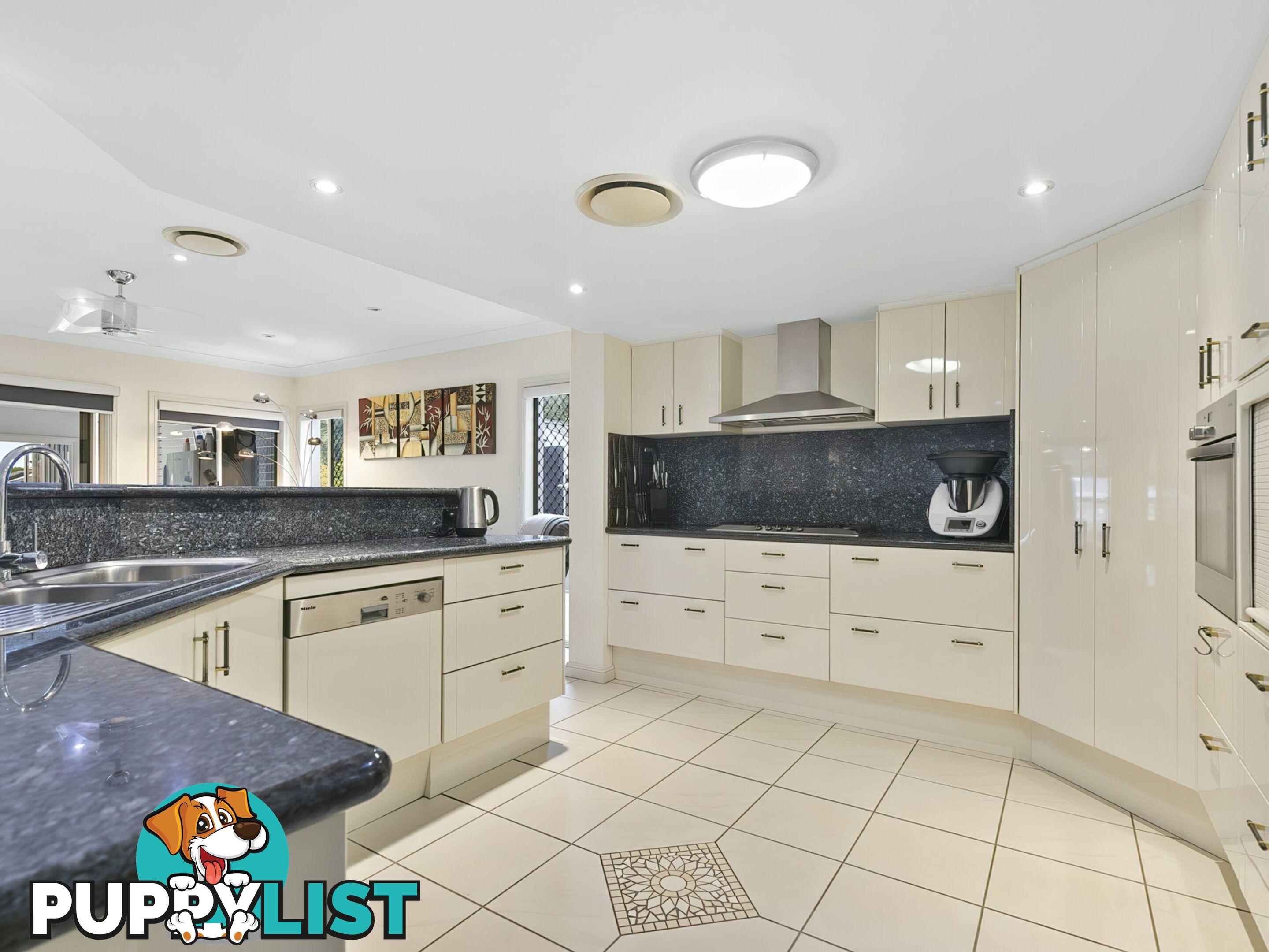 1 Castaway Court BANKSIA BEACH QLD 4507