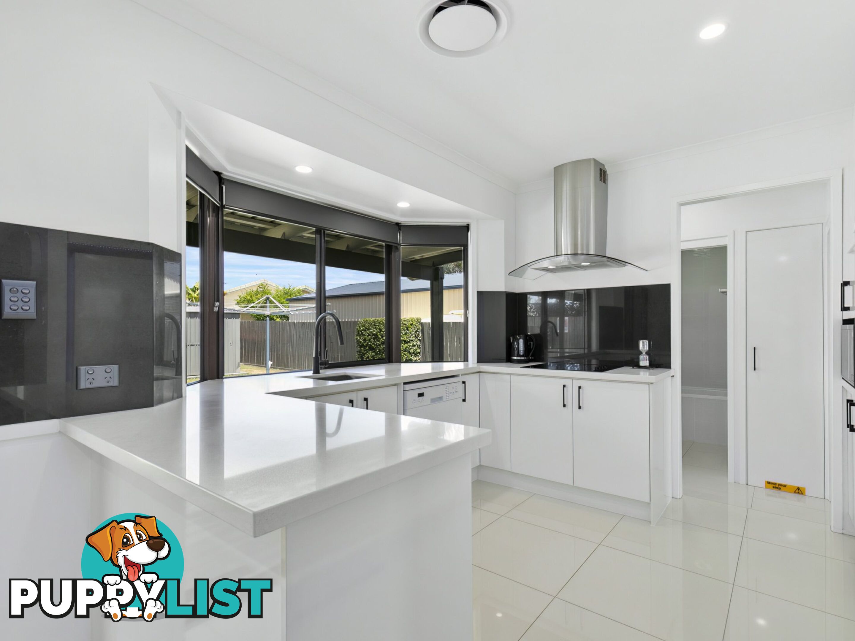 54 Lachlan Crescent SANDSTONE POINT QLD 4511