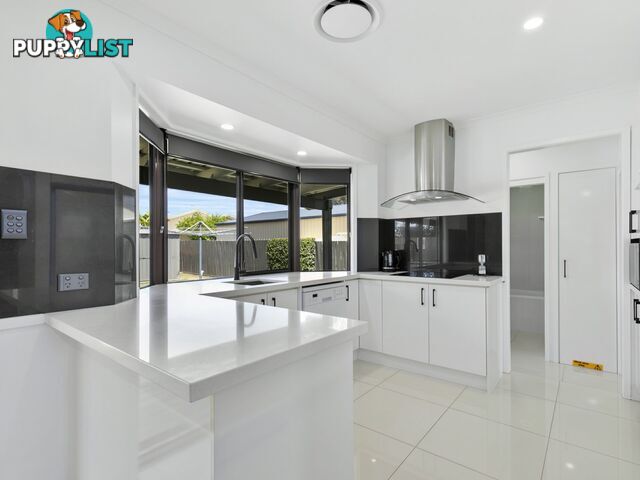 54 Lachlan Crescent SANDSTONE POINT QLD 4511