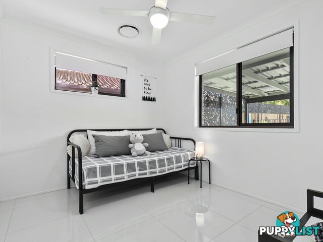 54 Lachlan Crescent SANDSTONE POINT QLD 4511