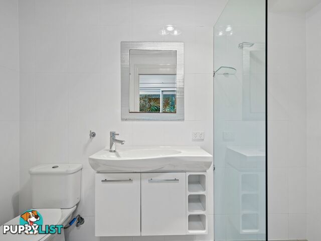 33 Biggs Avenue BEACHMERE QLD 4510