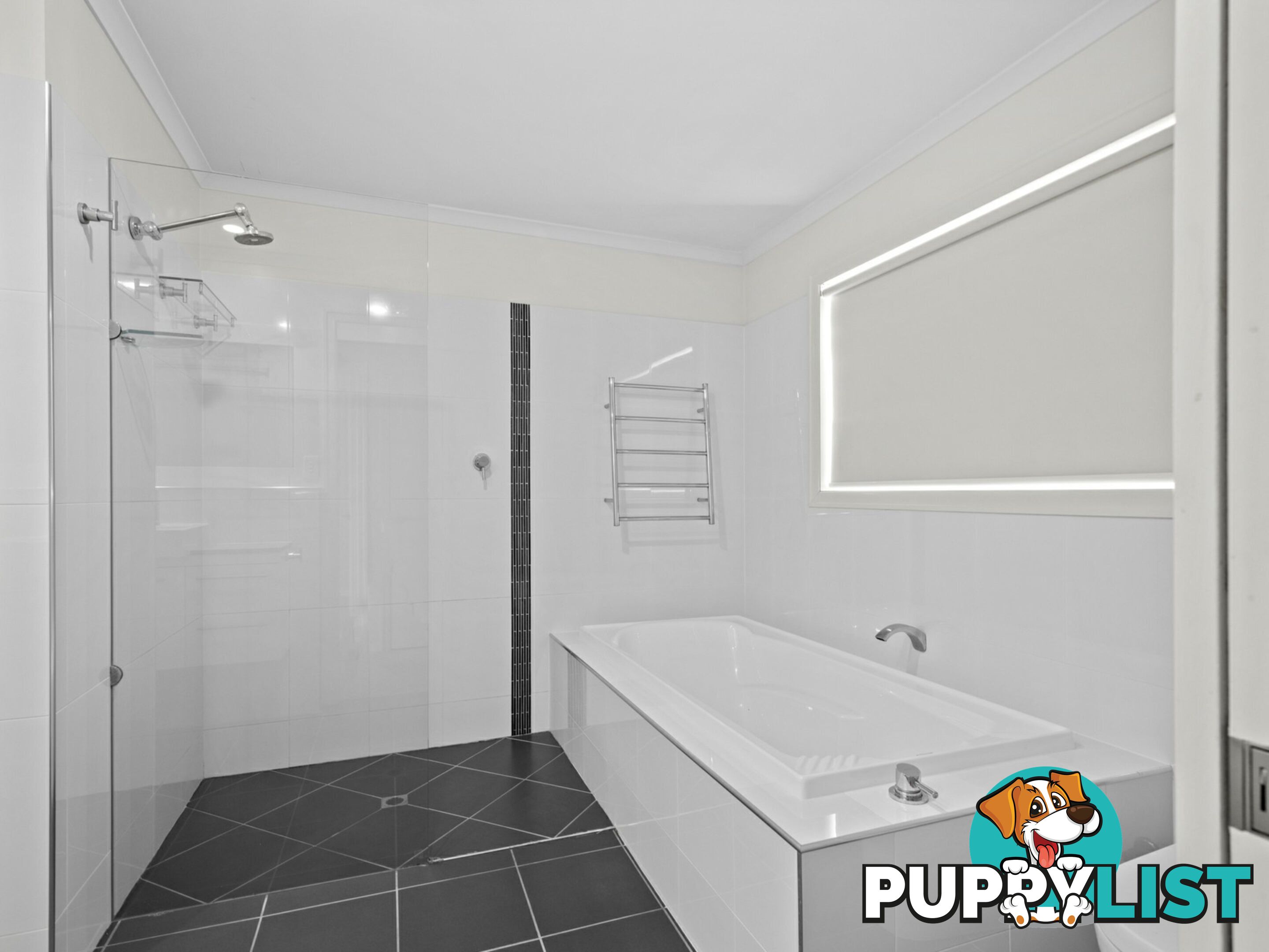 33 Biggs Avenue BEACHMERE QLD 4510