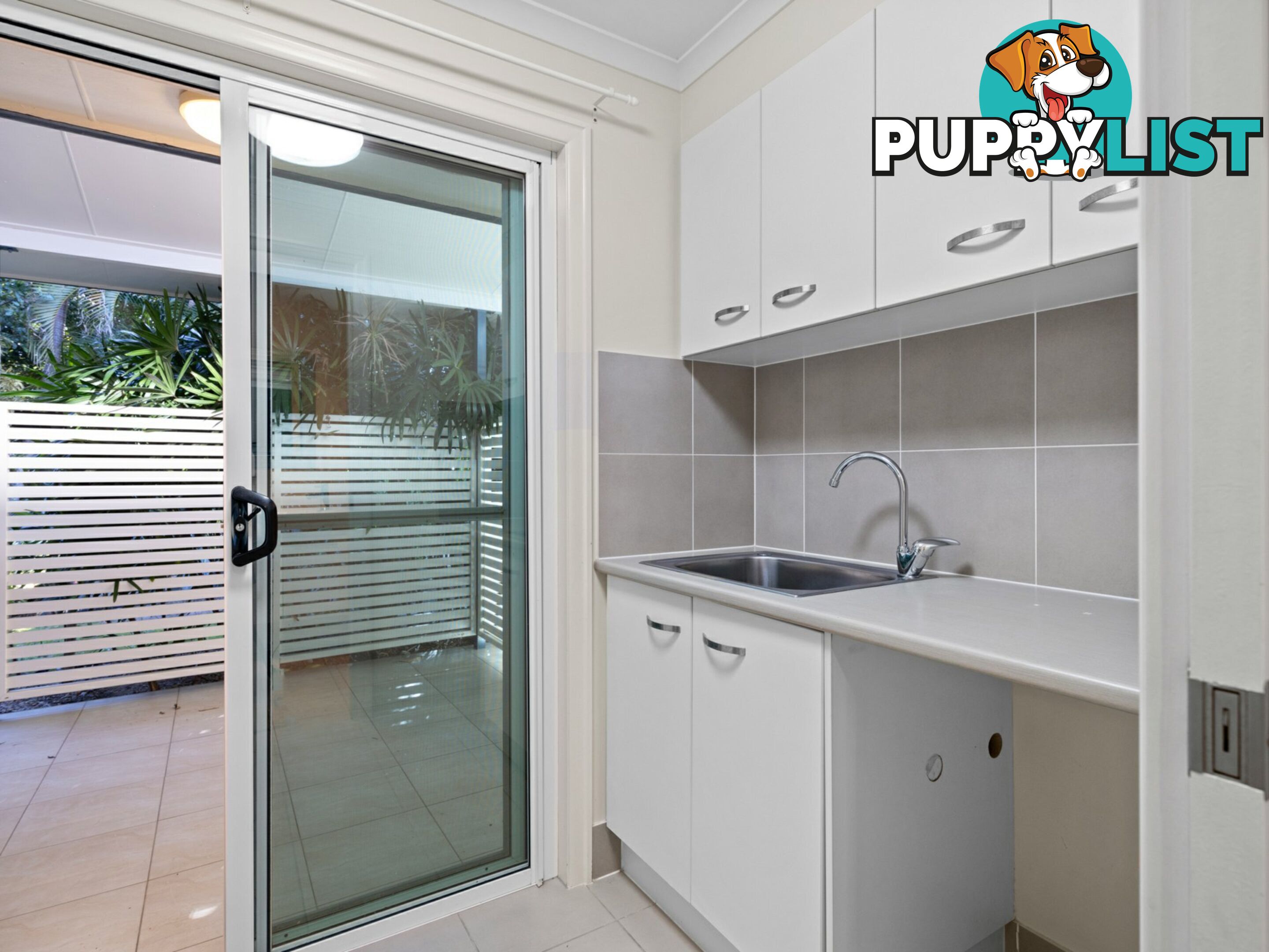 33 Biggs Avenue BEACHMERE QLD 4510