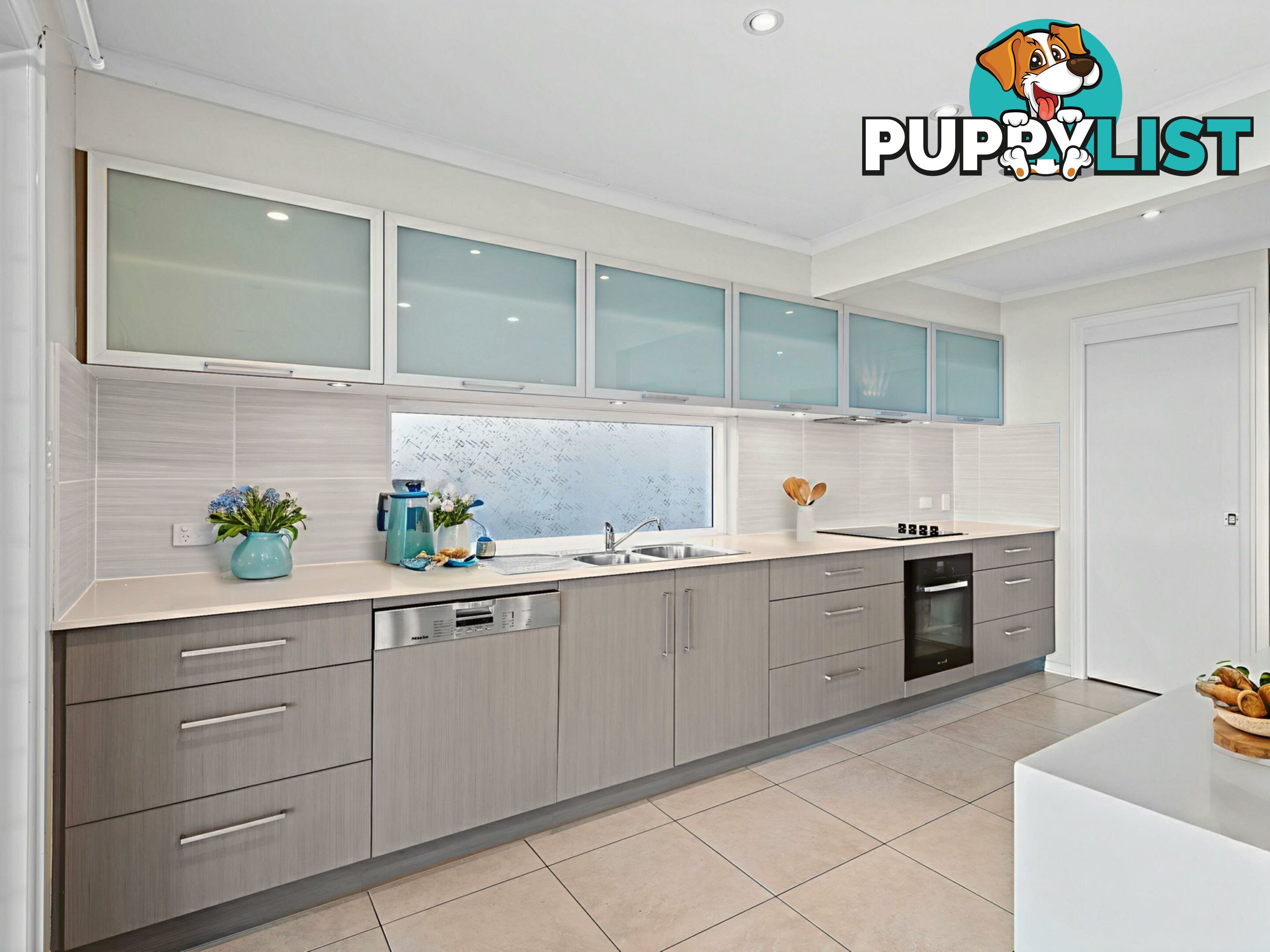 33 Biggs Avenue BEACHMERE QLD 4510