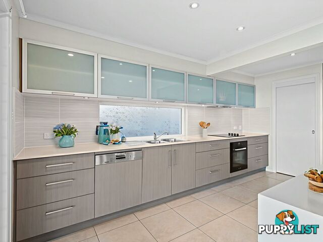 33 Biggs Avenue BEACHMERE QLD 4510