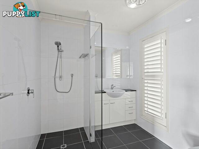 33 Biggs Avenue BEACHMERE QLD 4510
