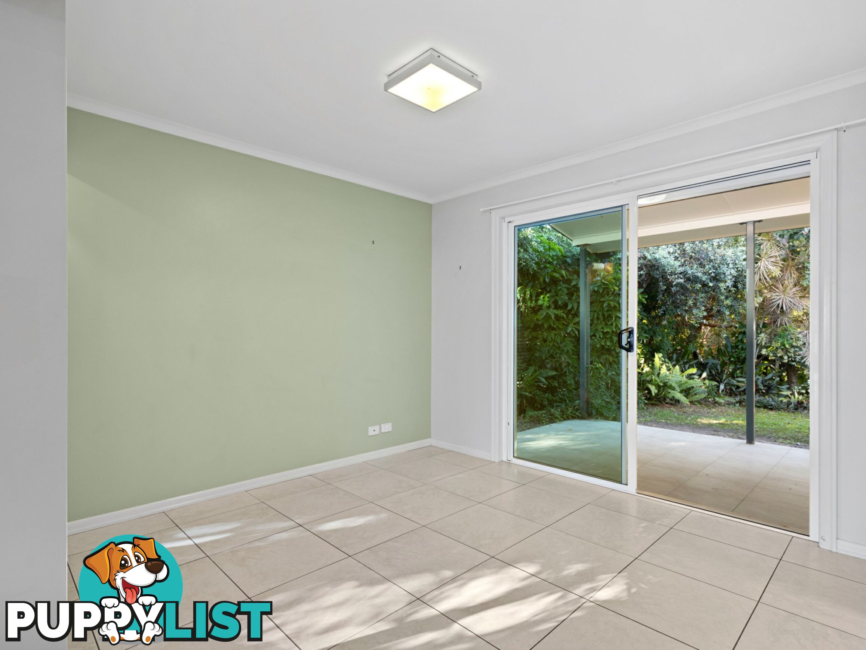 33 Biggs Avenue BEACHMERE QLD 4510