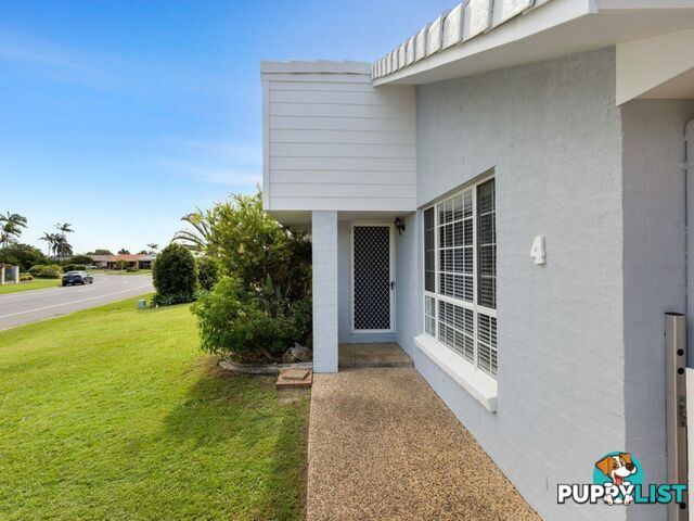 4 Lachlan Crescent SANDSTONE POINT QLD 4511