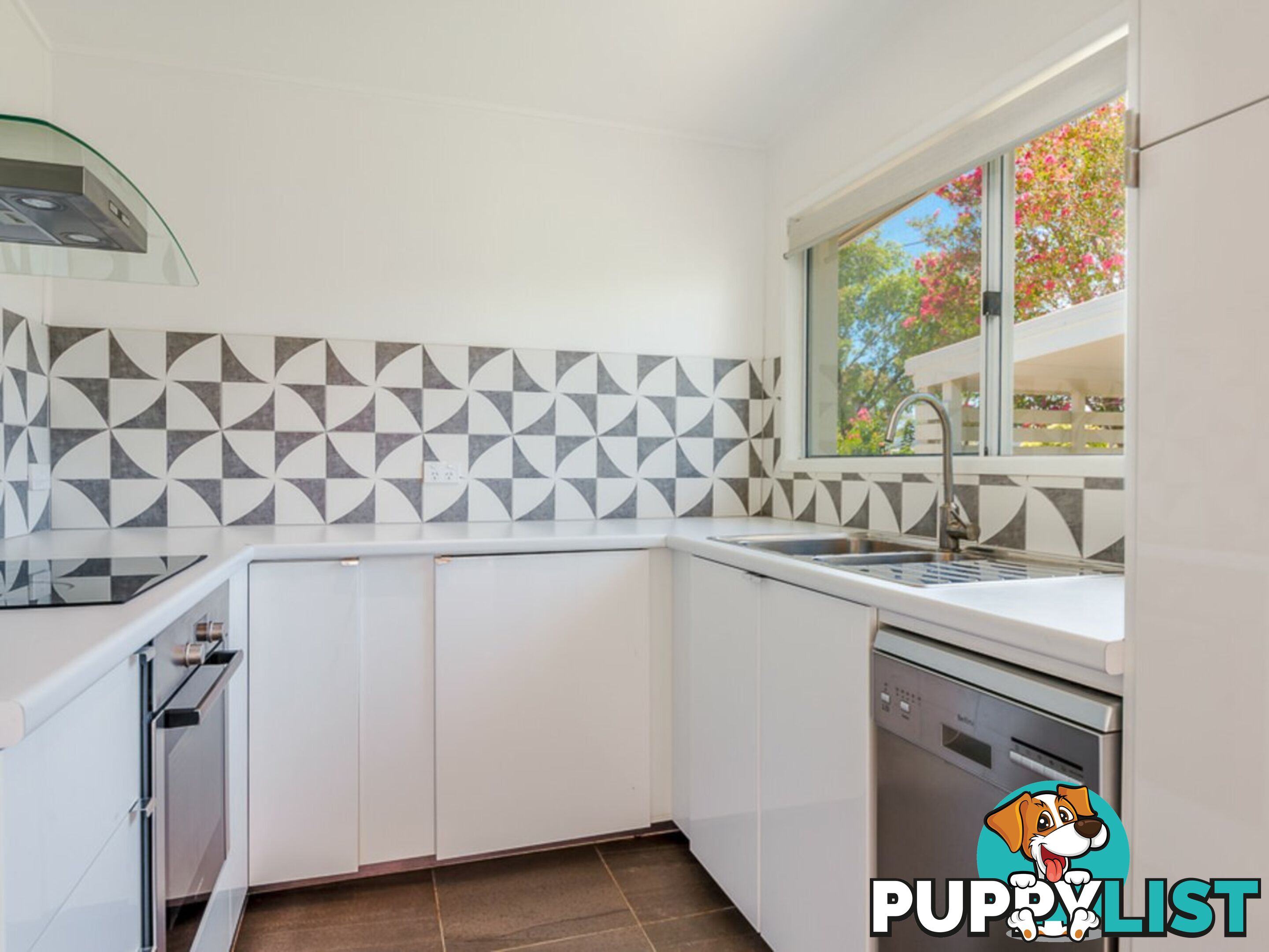 4 Beagle Avenue BANKSIA BEACH QLD 4507