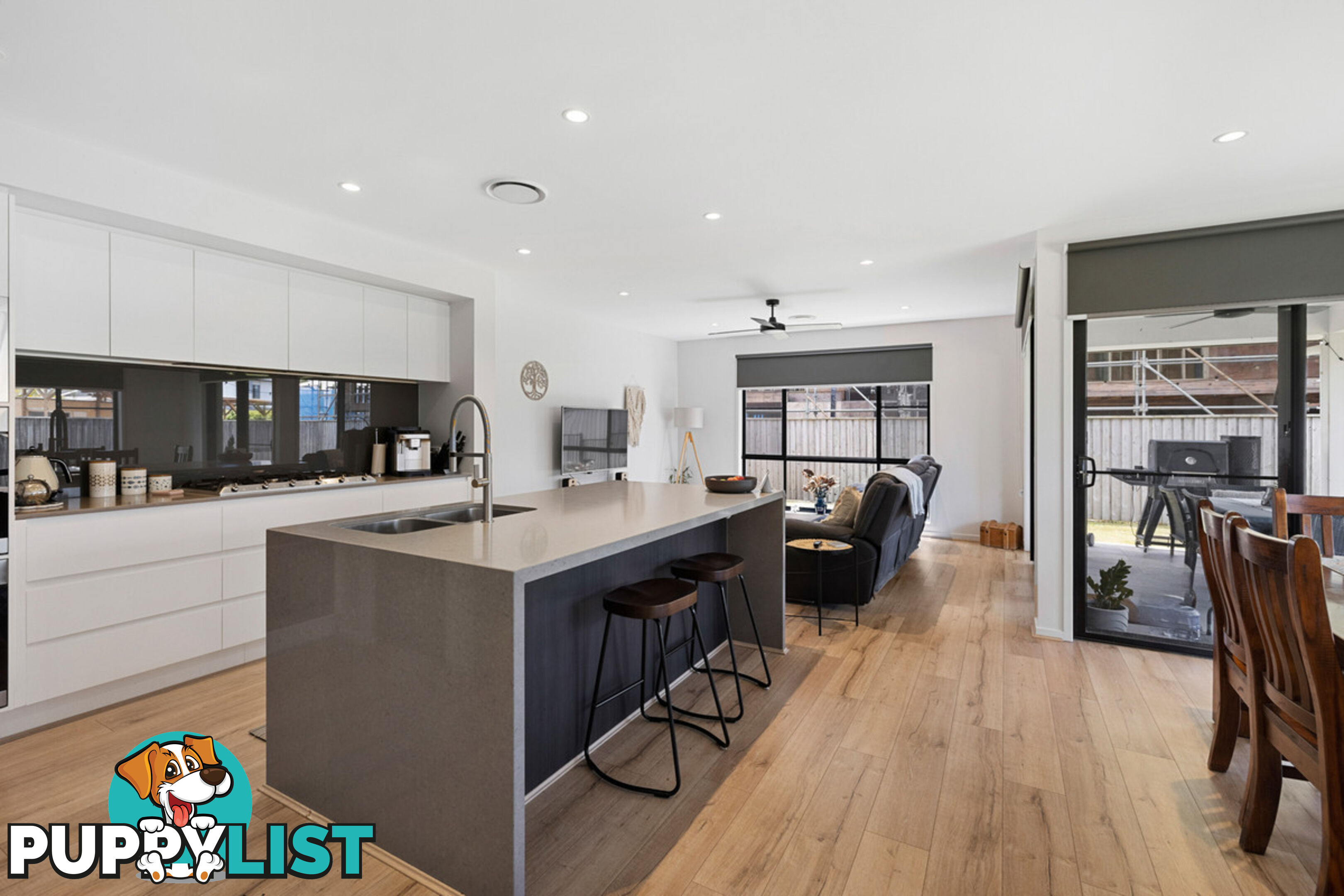 5 Moores Road REDLAND BAY QLD 4165