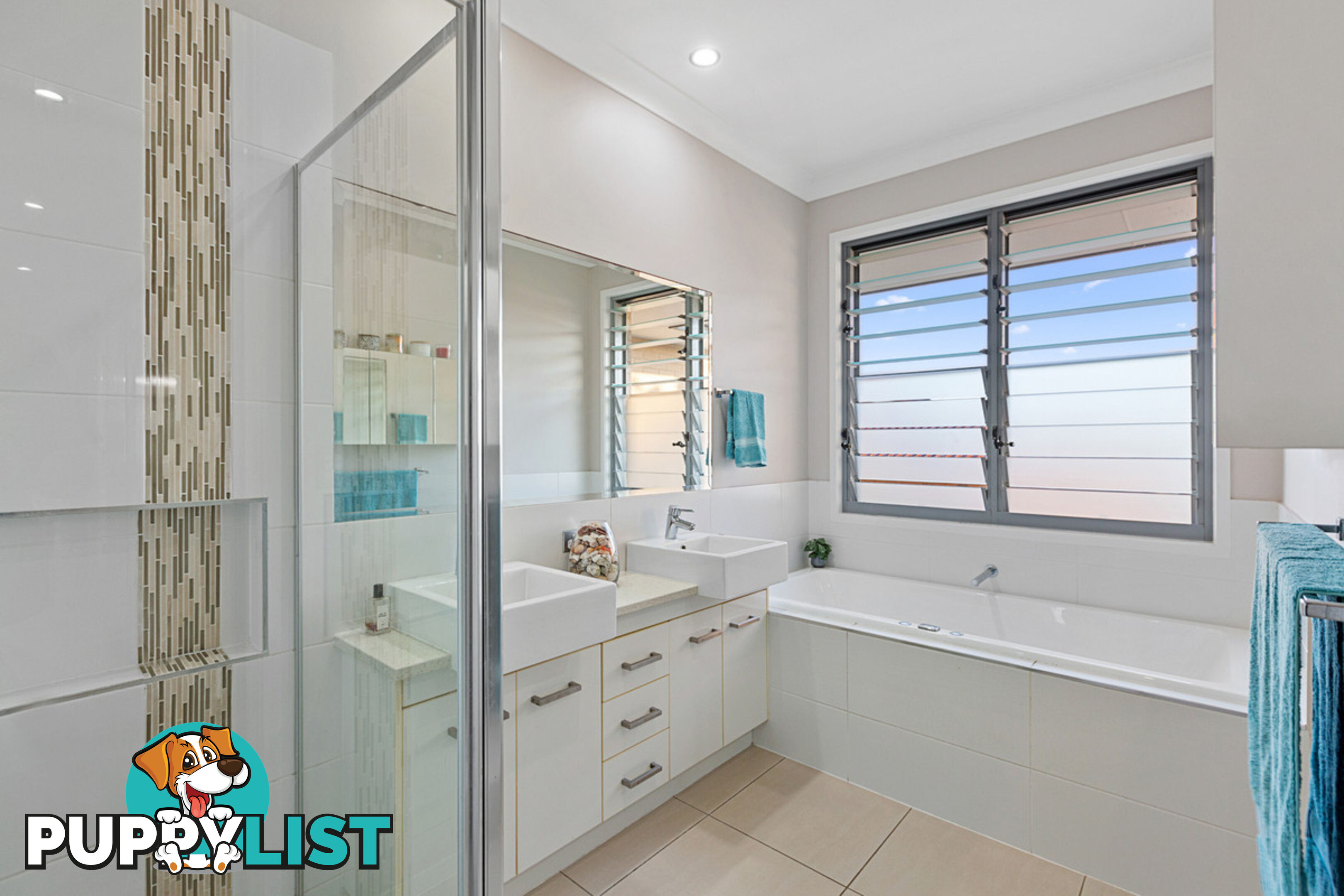 8 Lookout Court VICTORIA POINT QLD 4165