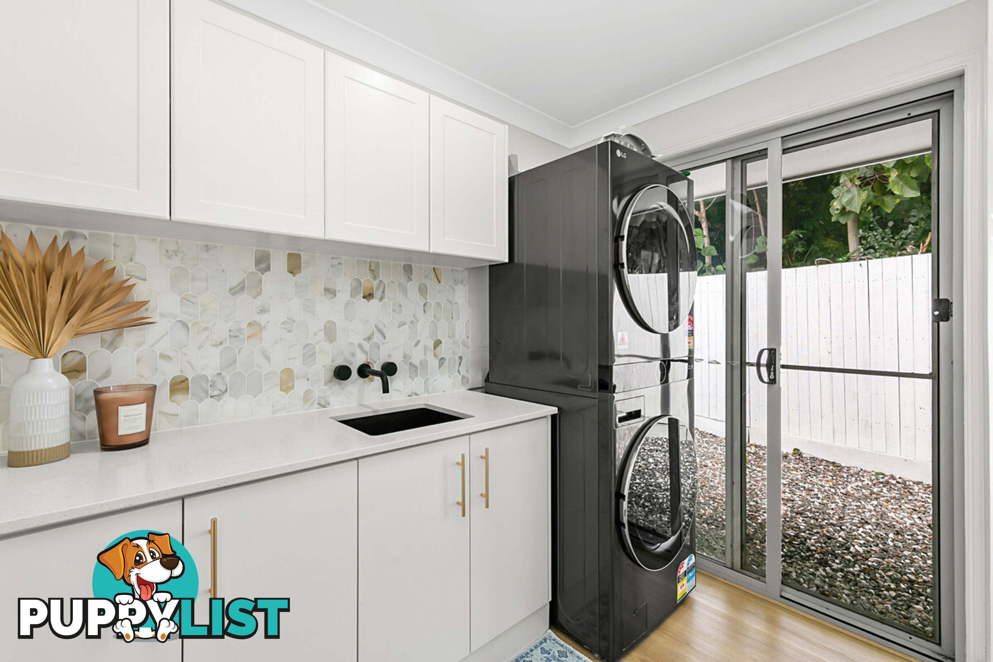 15 Tathra Court REDLAND BAY QLD 4165
