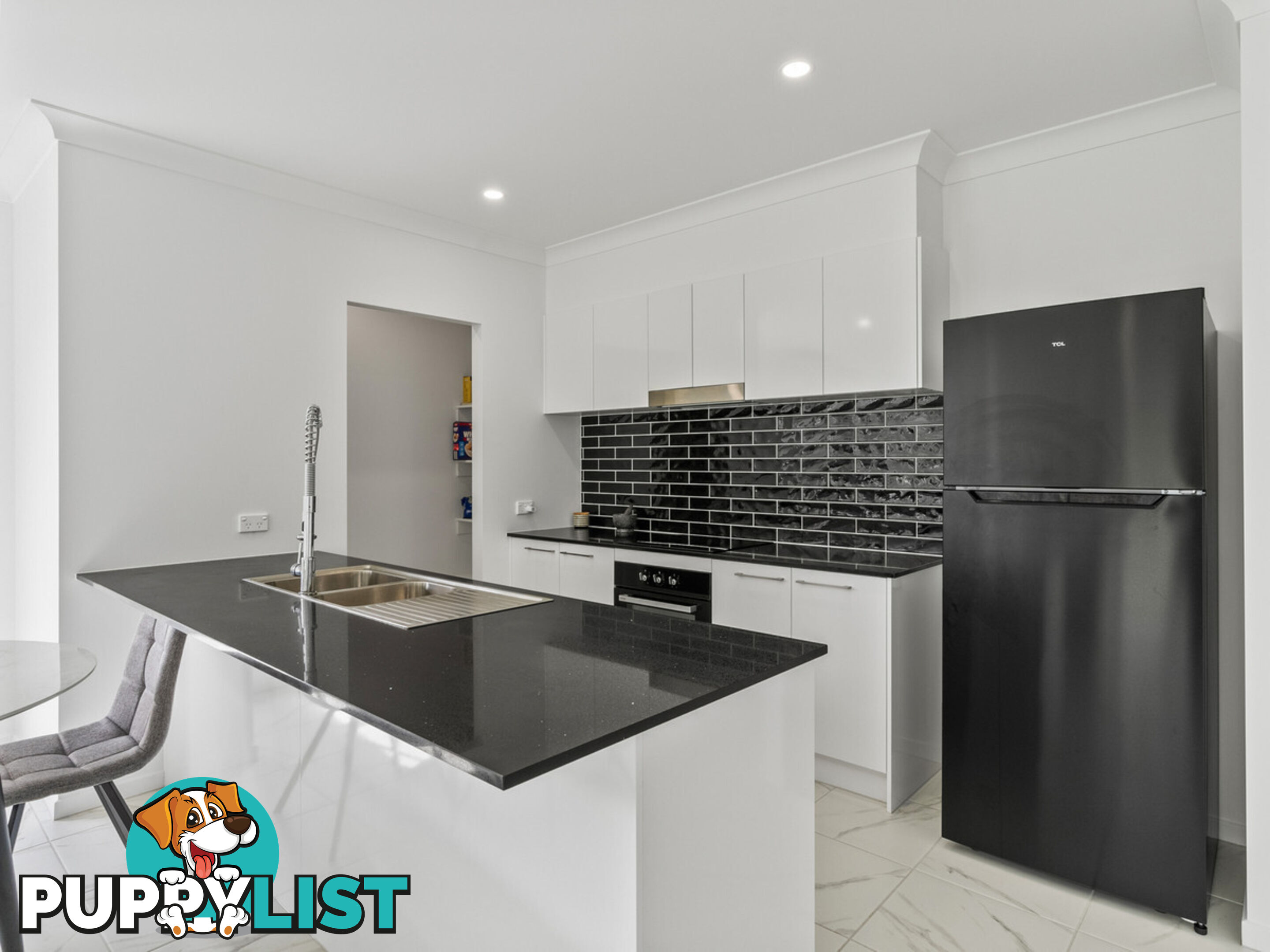 6 Brittle Street REDLAND BAY QLD 4165