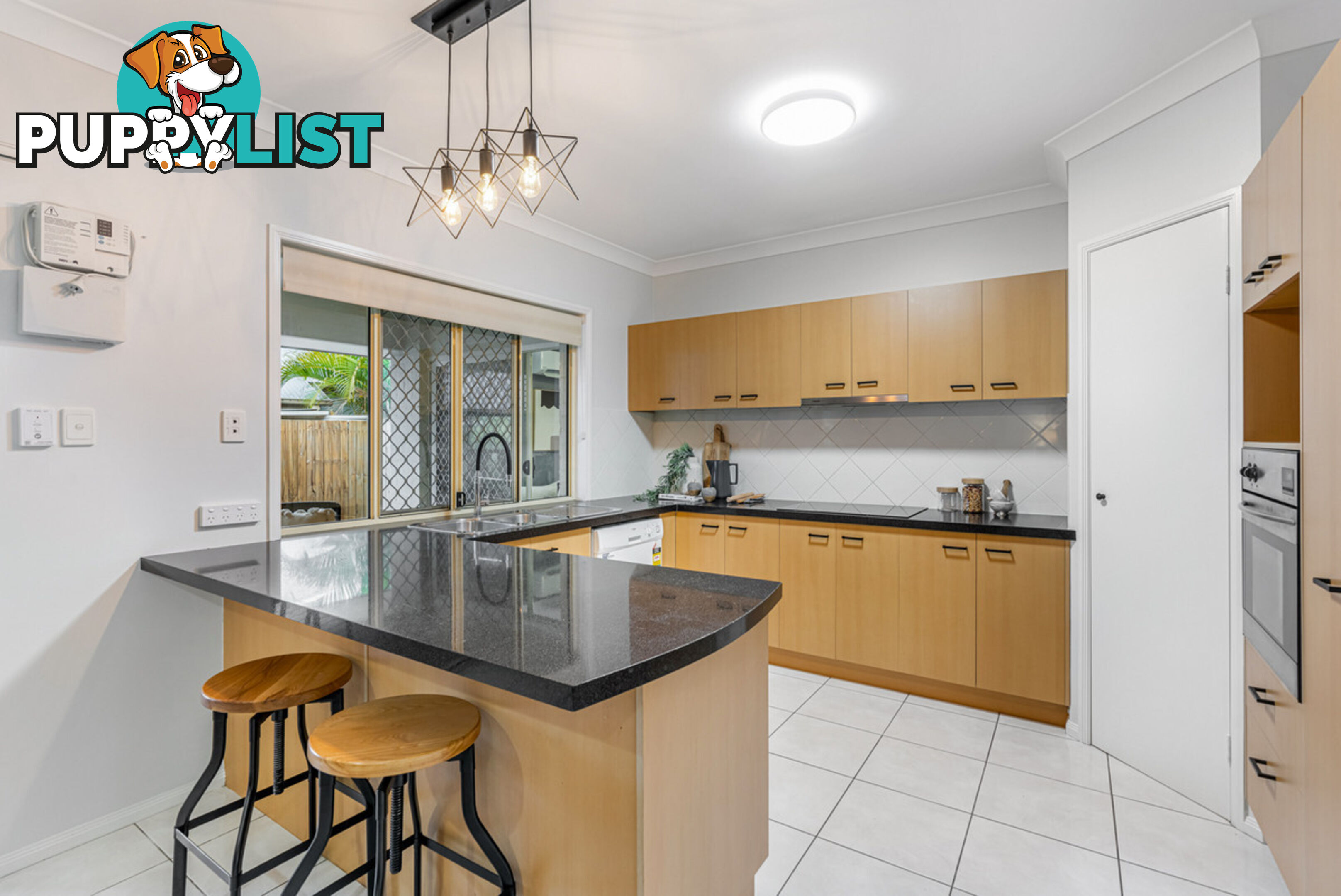 25 Lakeside Circuit SINNAMON PARK QLD 4073