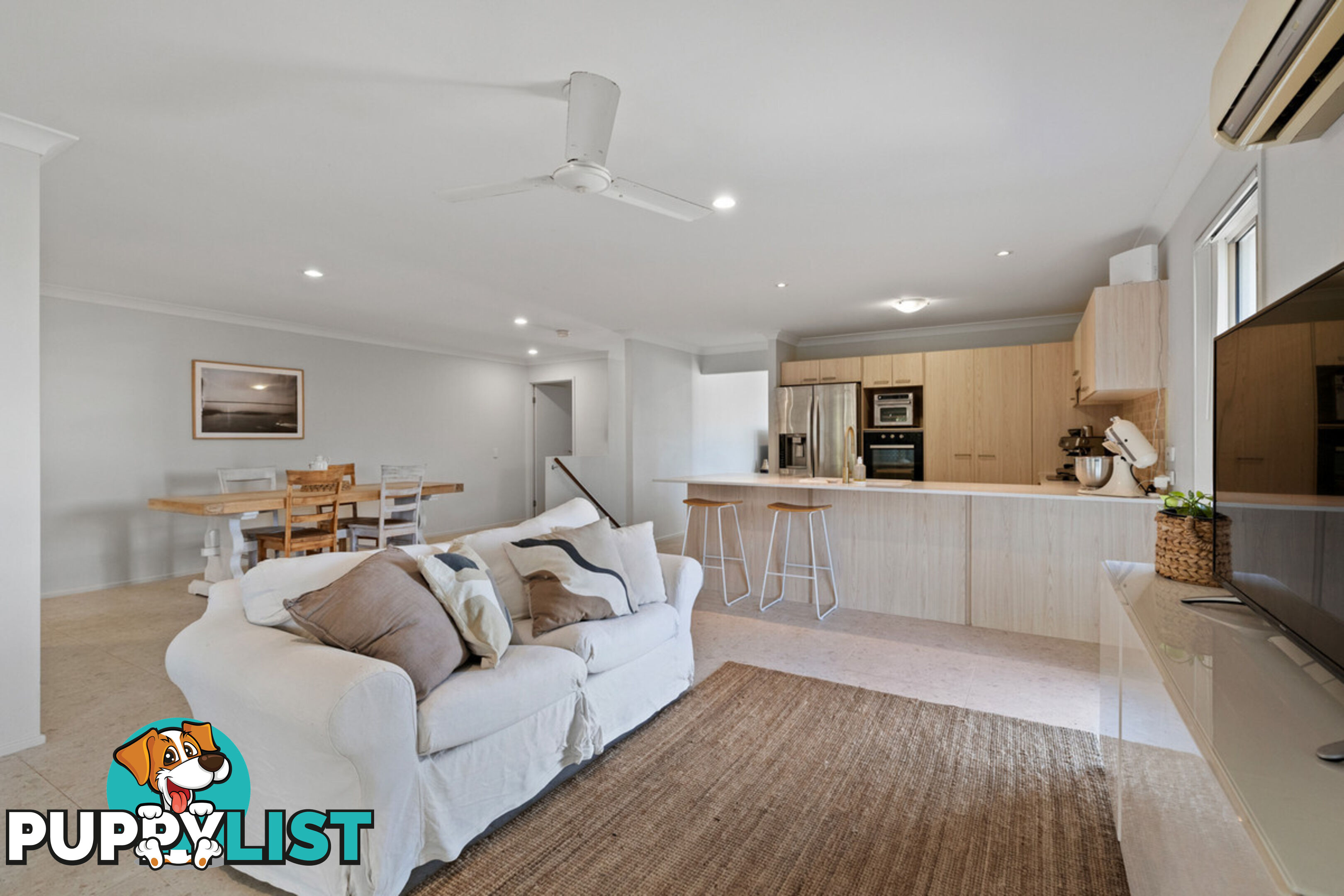 10 Aqua Crescent REDLAND BAY QLD 4165