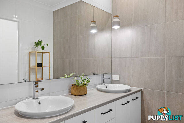 13 Majestic Circuit THORNLANDS QLD 4164