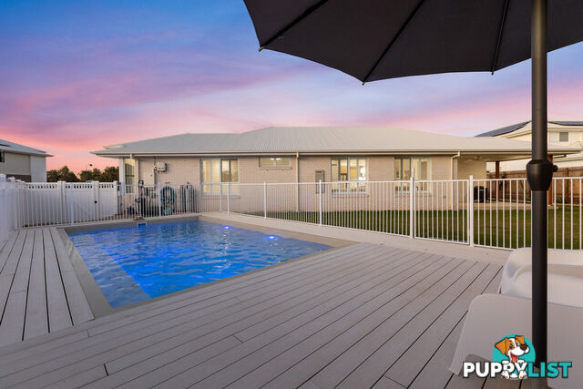 27 Radiance Crescent THORNLANDS QLD 4164