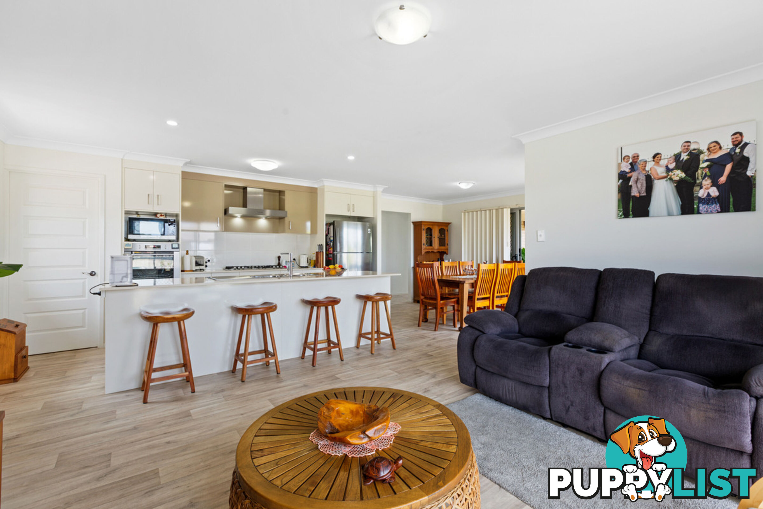 8 Willis Close REDLAND BAY QLD 4165