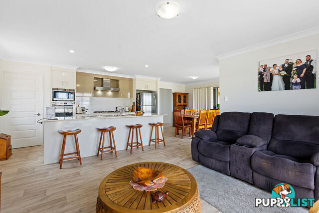 8 Willis Close REDLAND BAY QLD 4165