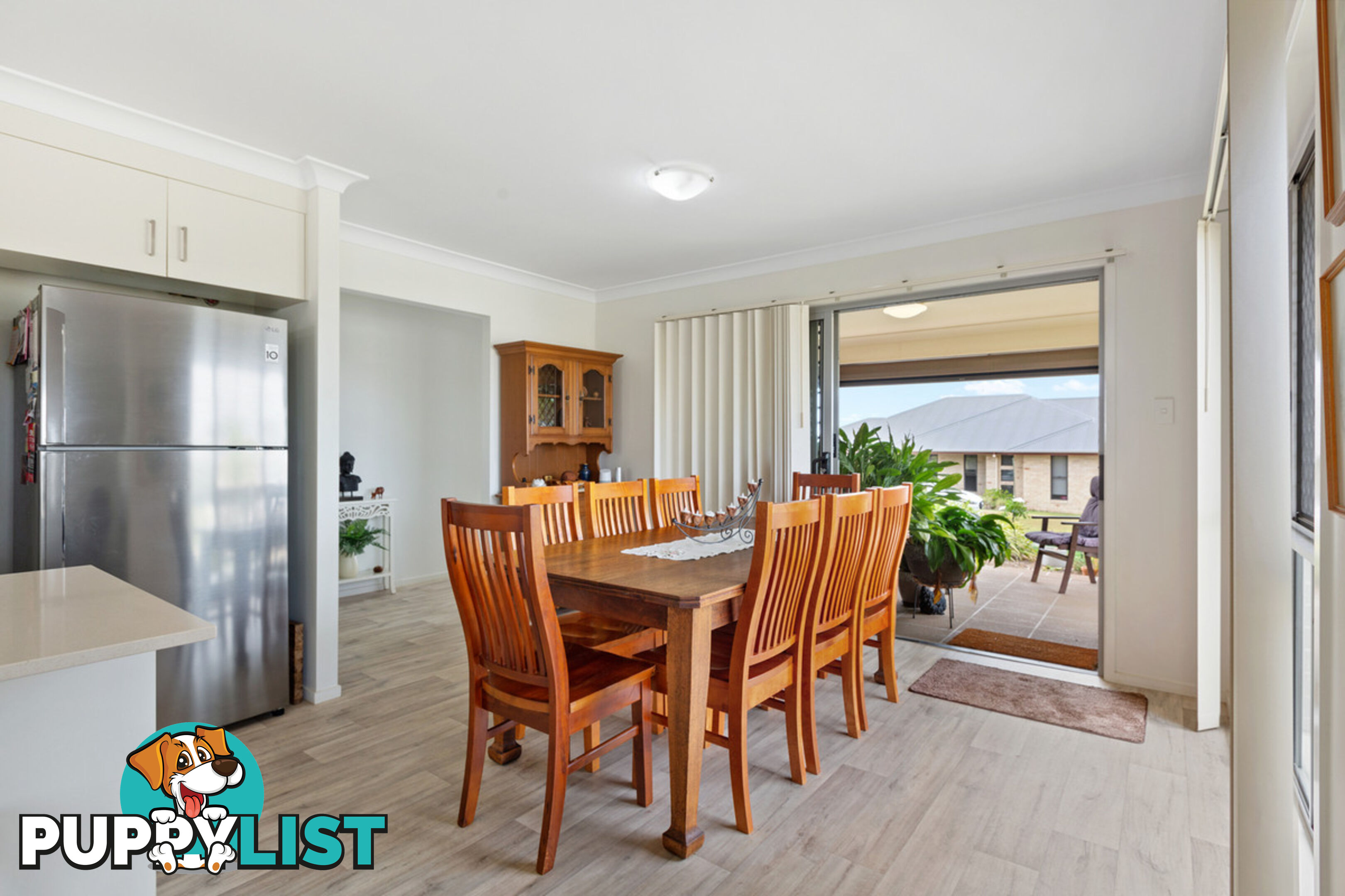 8 Willis Close REDLAND BAY QLD 4165