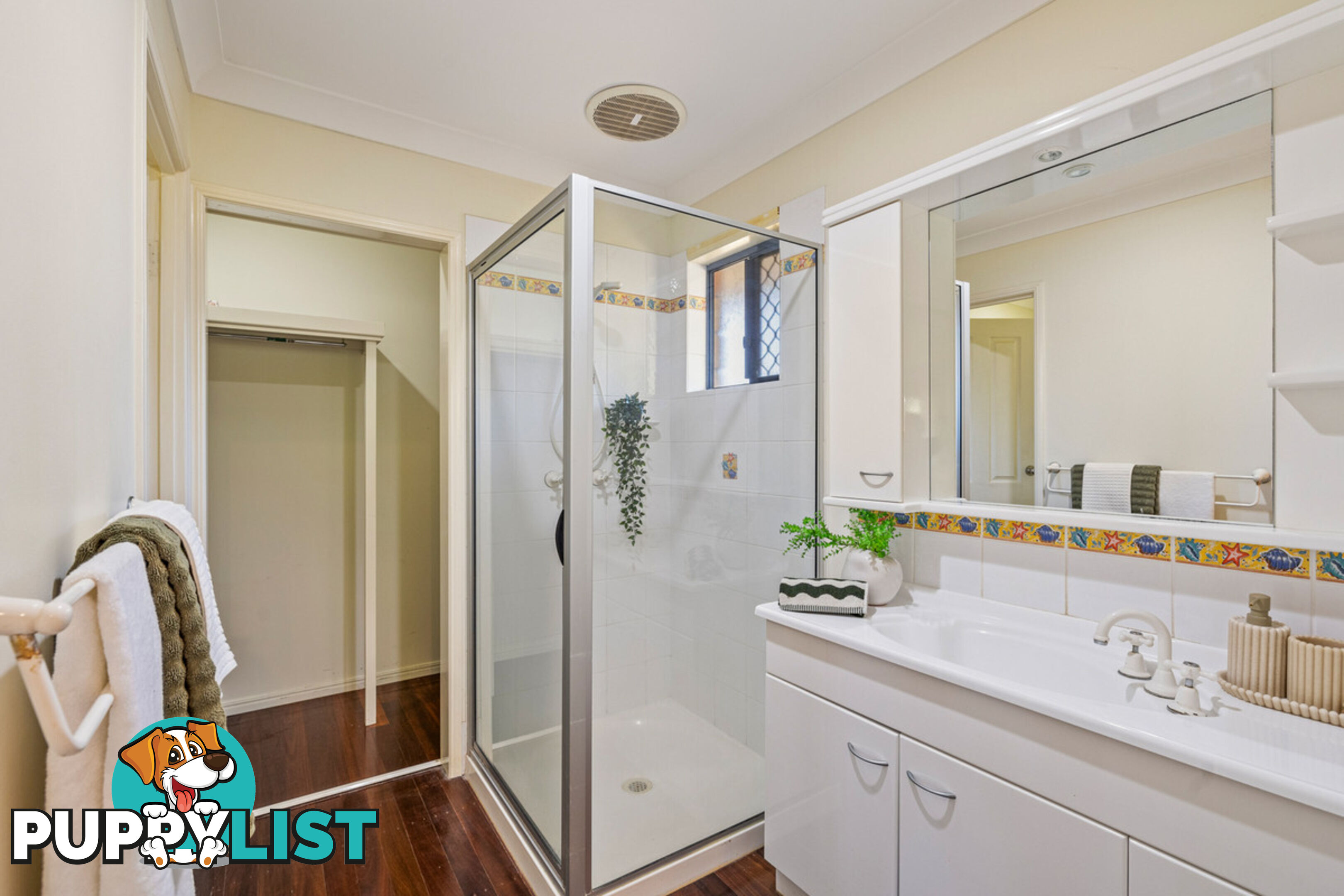 1 Wagan Place WELLINGTON POINT QLD 4160