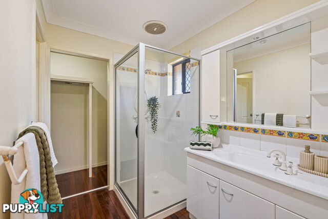 1 Wagan Place WELLINGTON POINT QLD 4160