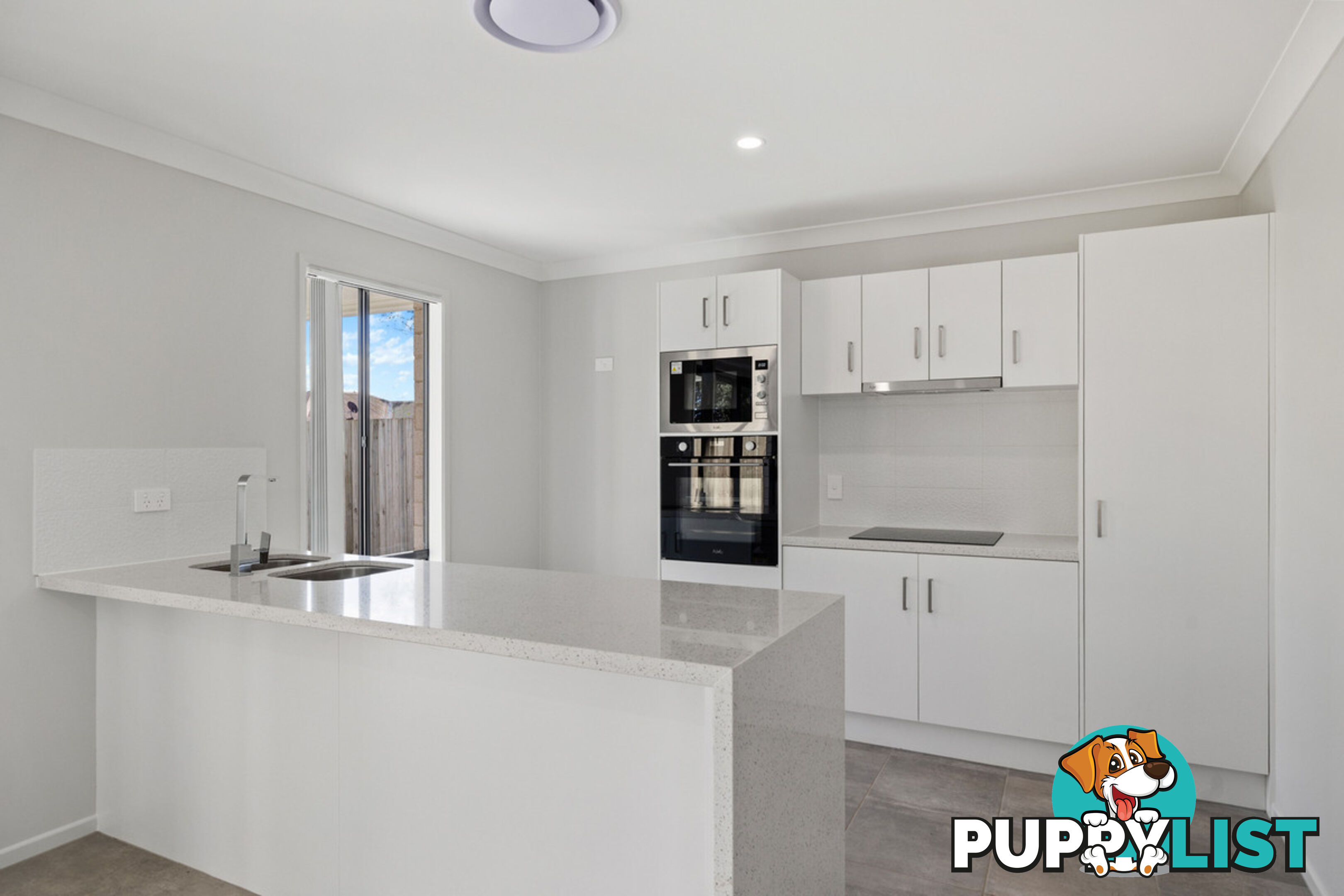 104A Point O'Halloran Road VICTORIA POINT QLD 4165