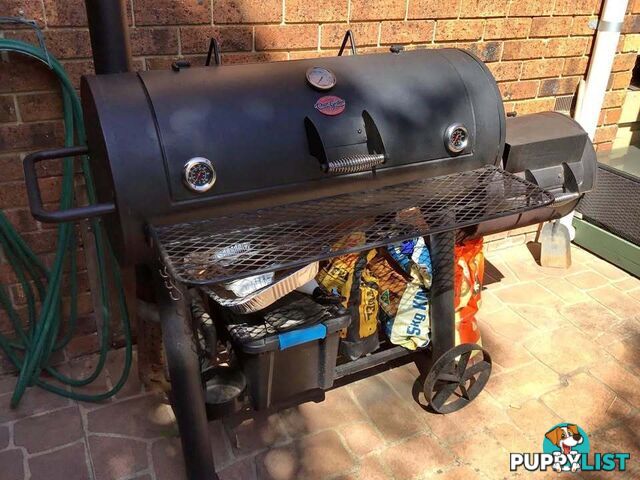 Professional Char-Griller Smoker + extras