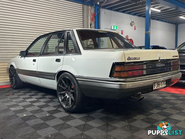 1986 HOLDEN COMMODORE SL VL 4D SEDAN