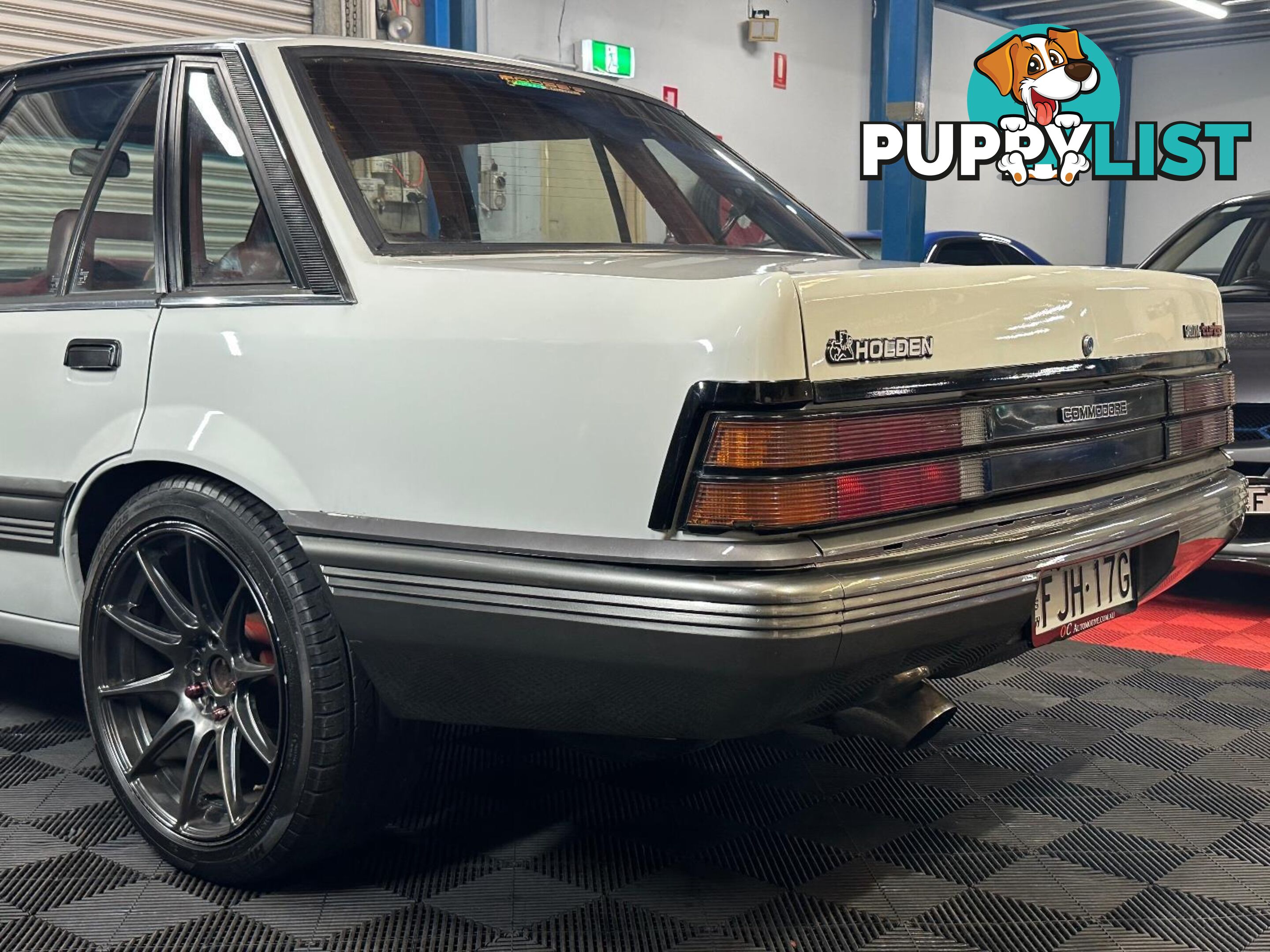 1986 HOLDEN COMMODORE SL VL 4D SEDAN