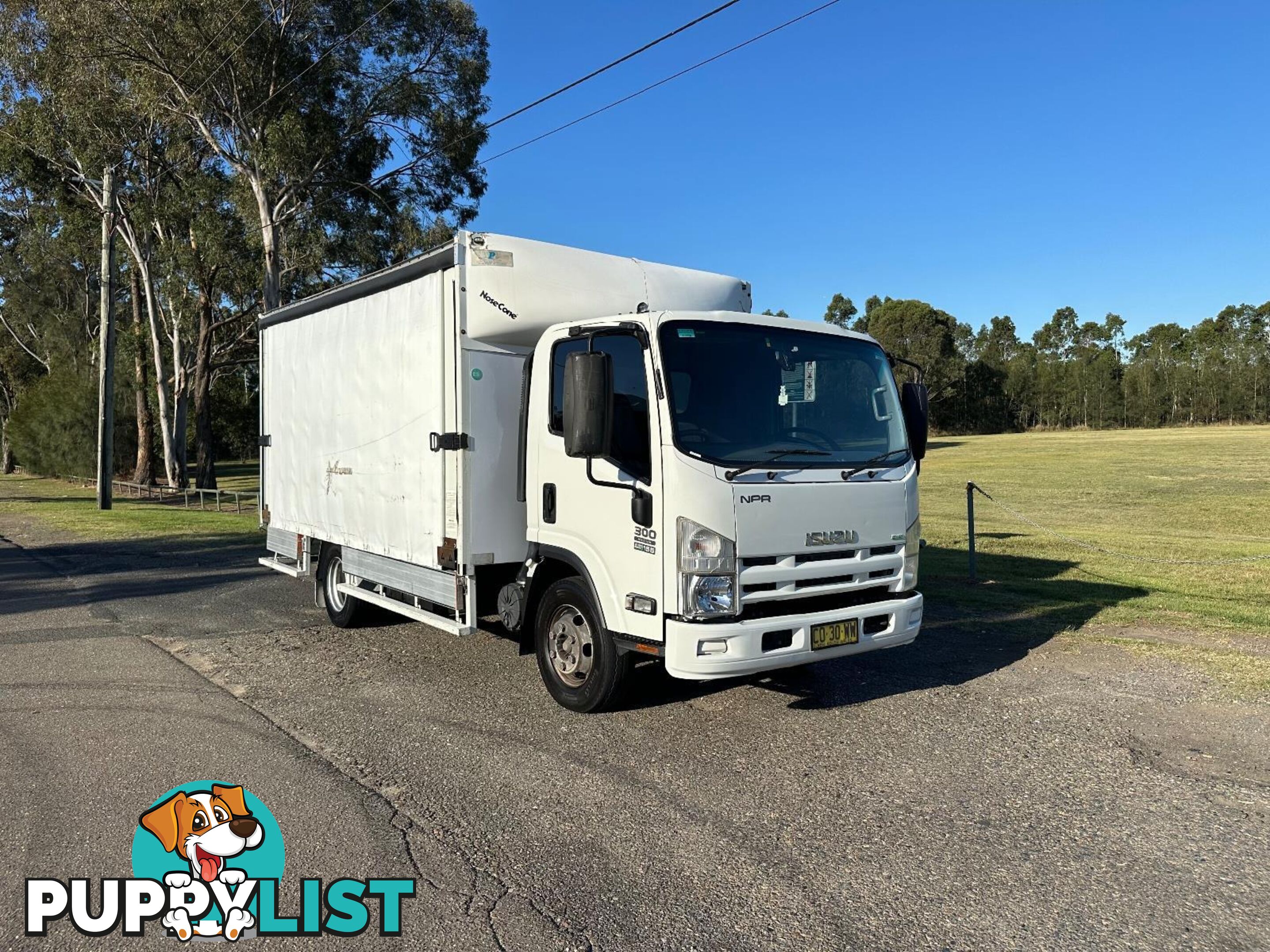 2013 ISUZU NPR 300 MEDIUM NH C/CHAS