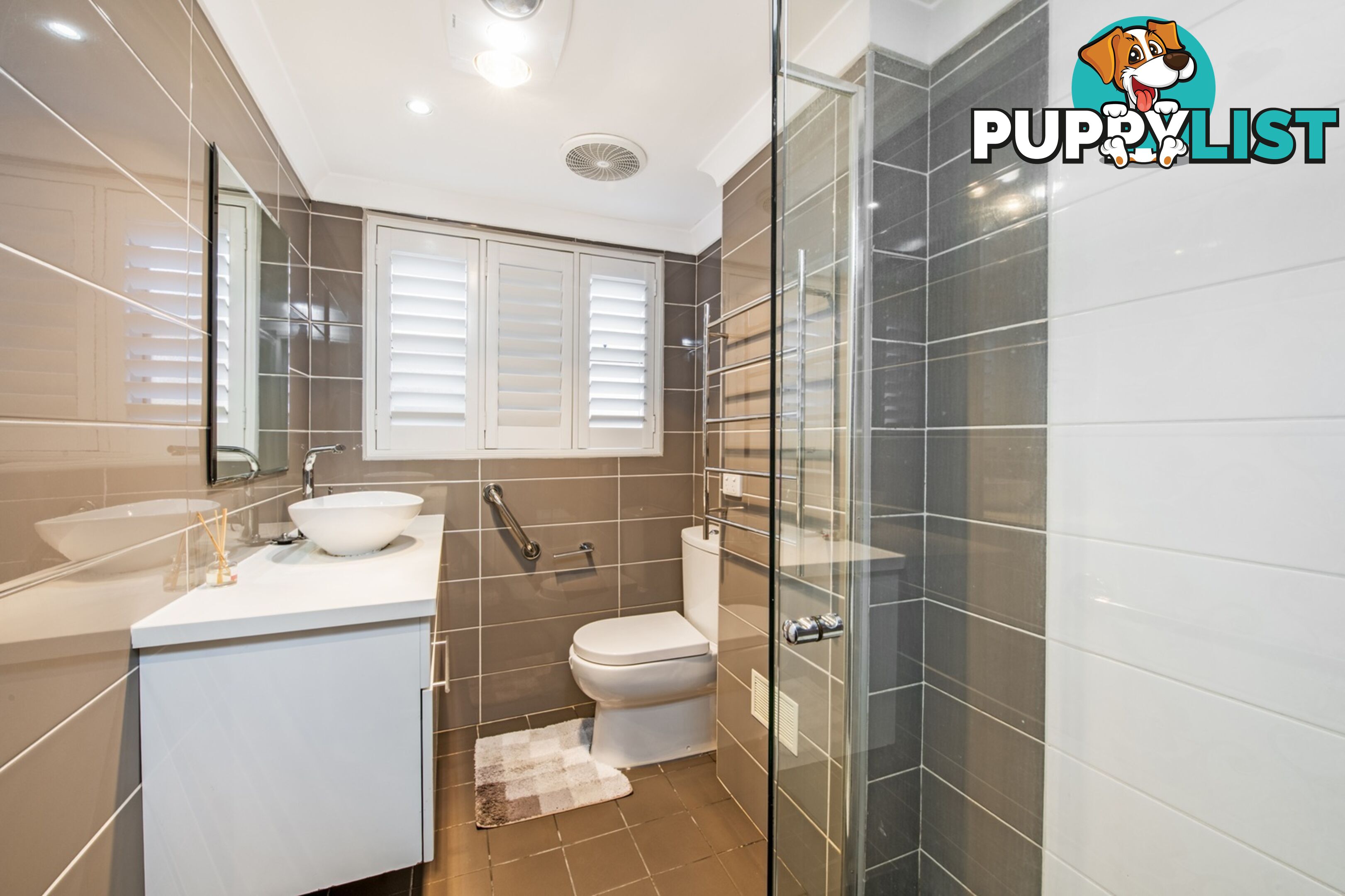 2/23 Masons Parade POINT FREDERICK NSW 2250
