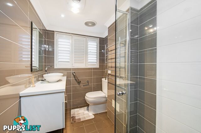 2/23 Masons Parade POINT FREDERICK NSW 2250