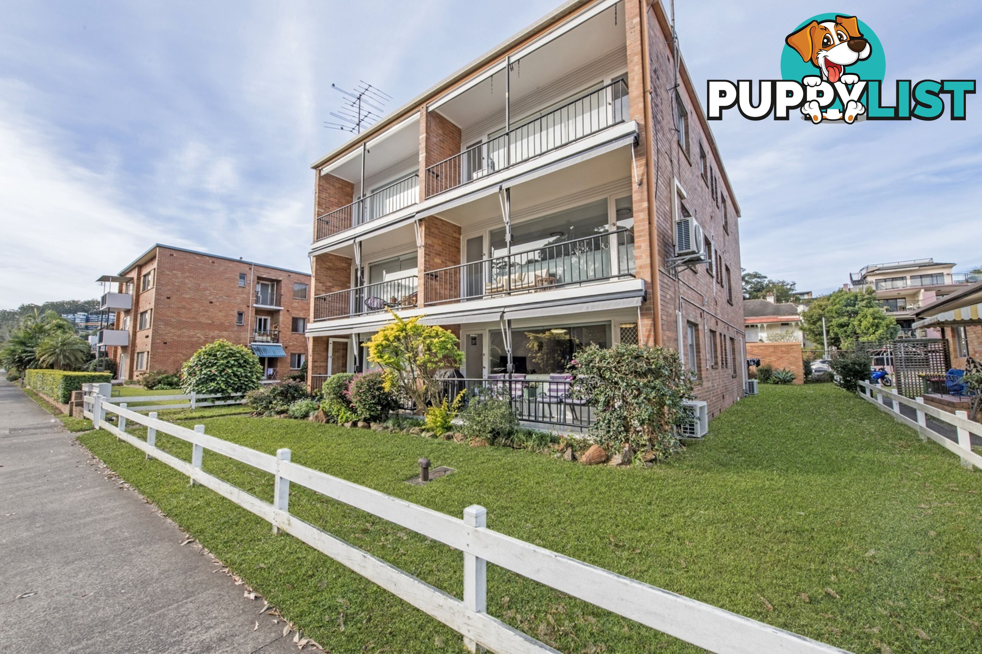 2/23 Masons Parade POINT FREDERICK NSW 2250