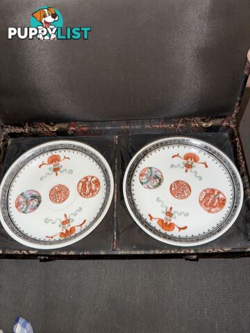 A pair of Famille-rose porcelain dish with curio object design